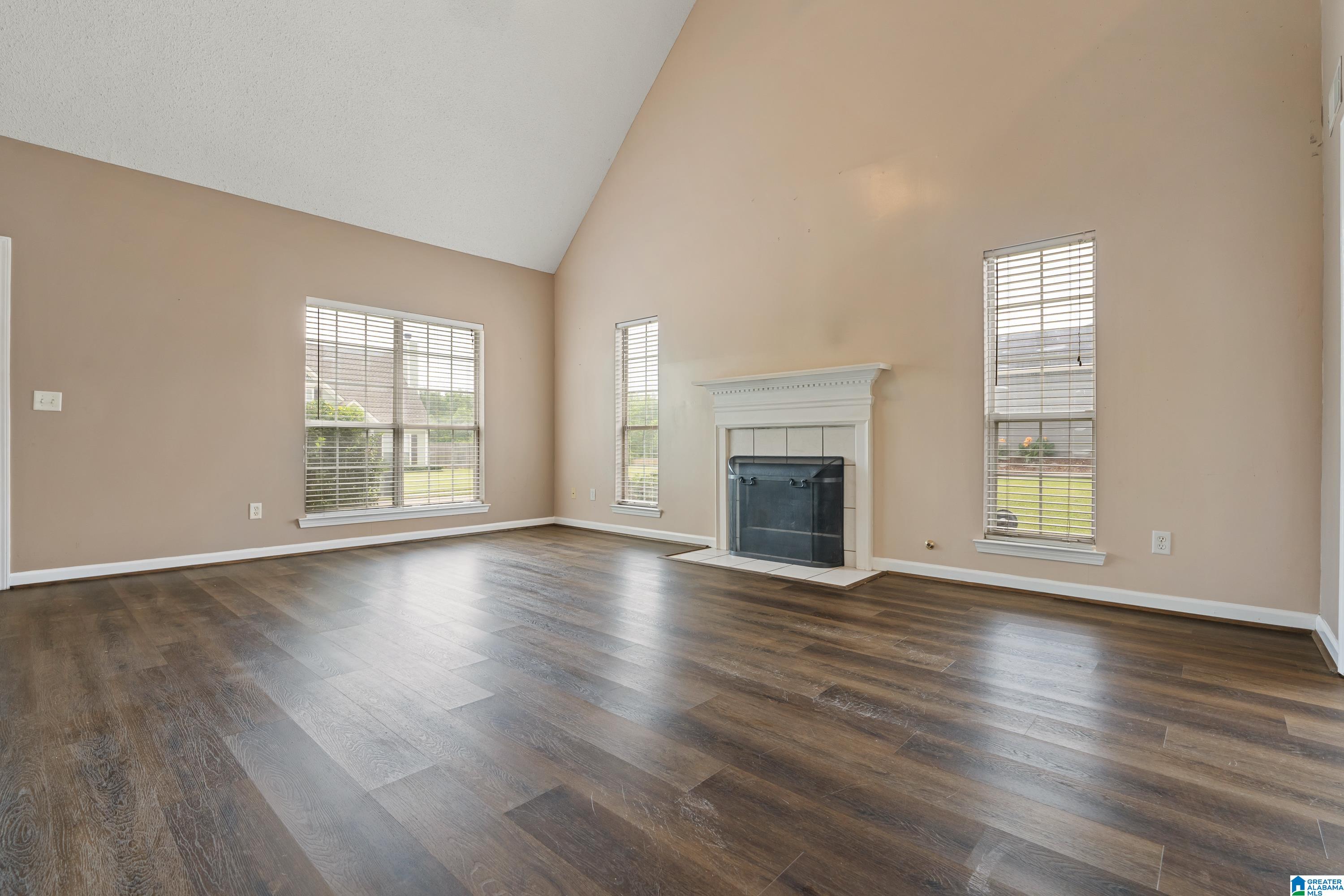 121 STONEHAVEN TRAIL