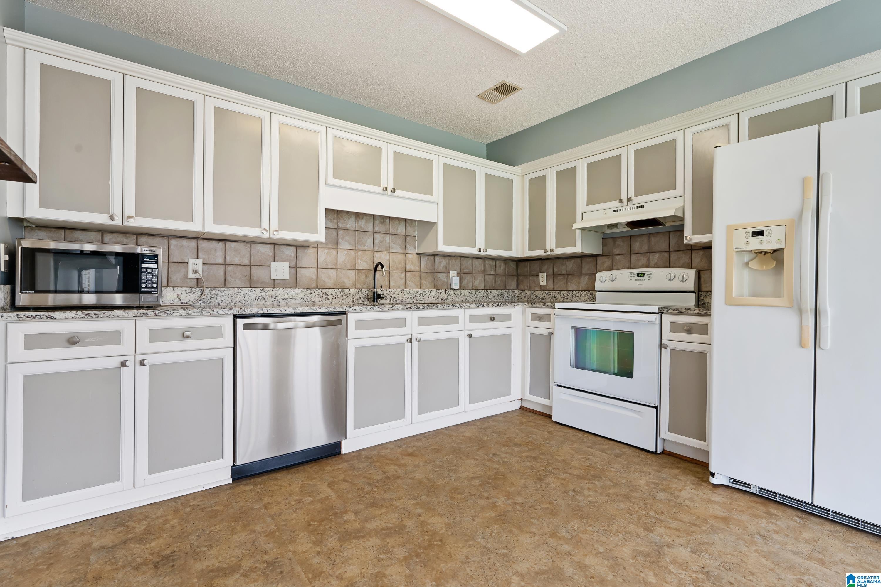 121 STONEHAVEN TRAIL