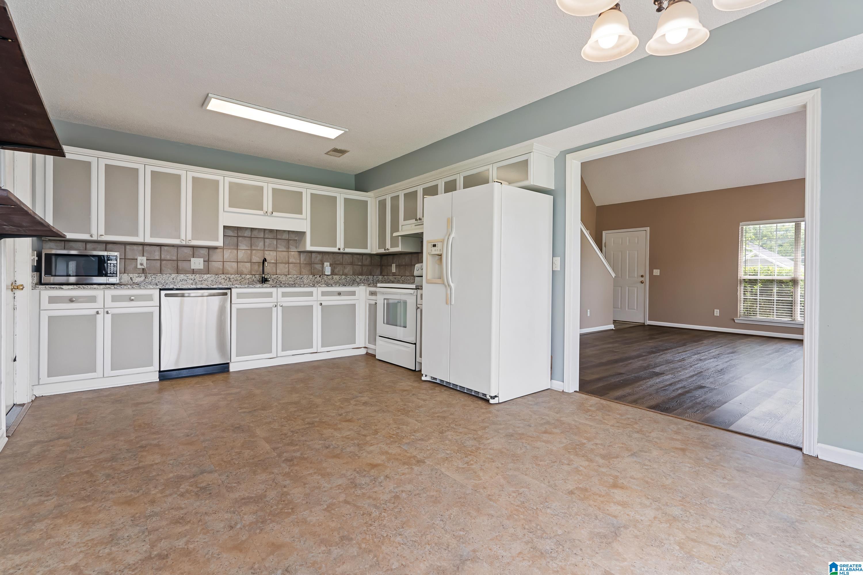 121 STONEHAVEN TRAIL