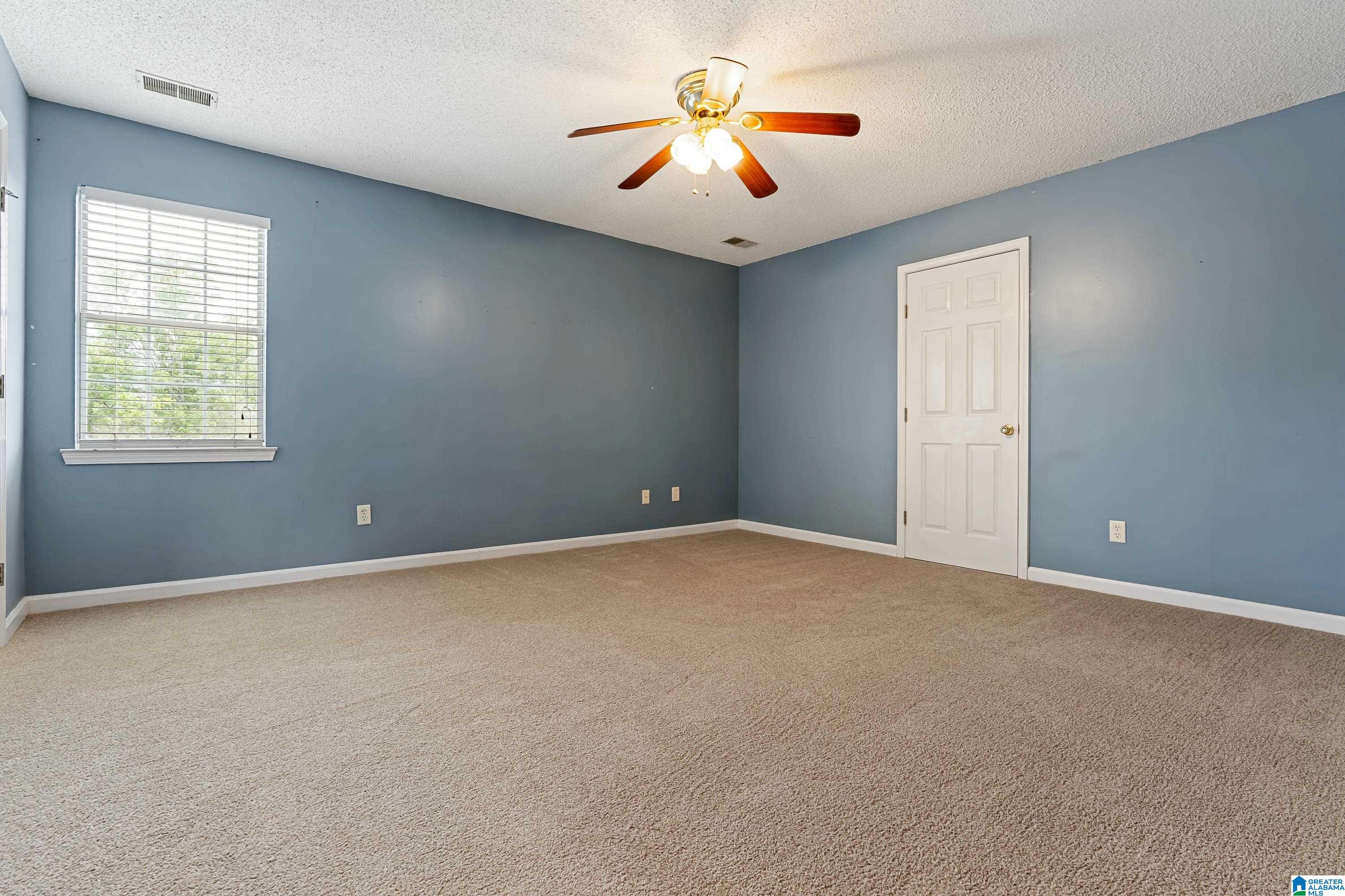 121 STONEHAVEN TRAIL