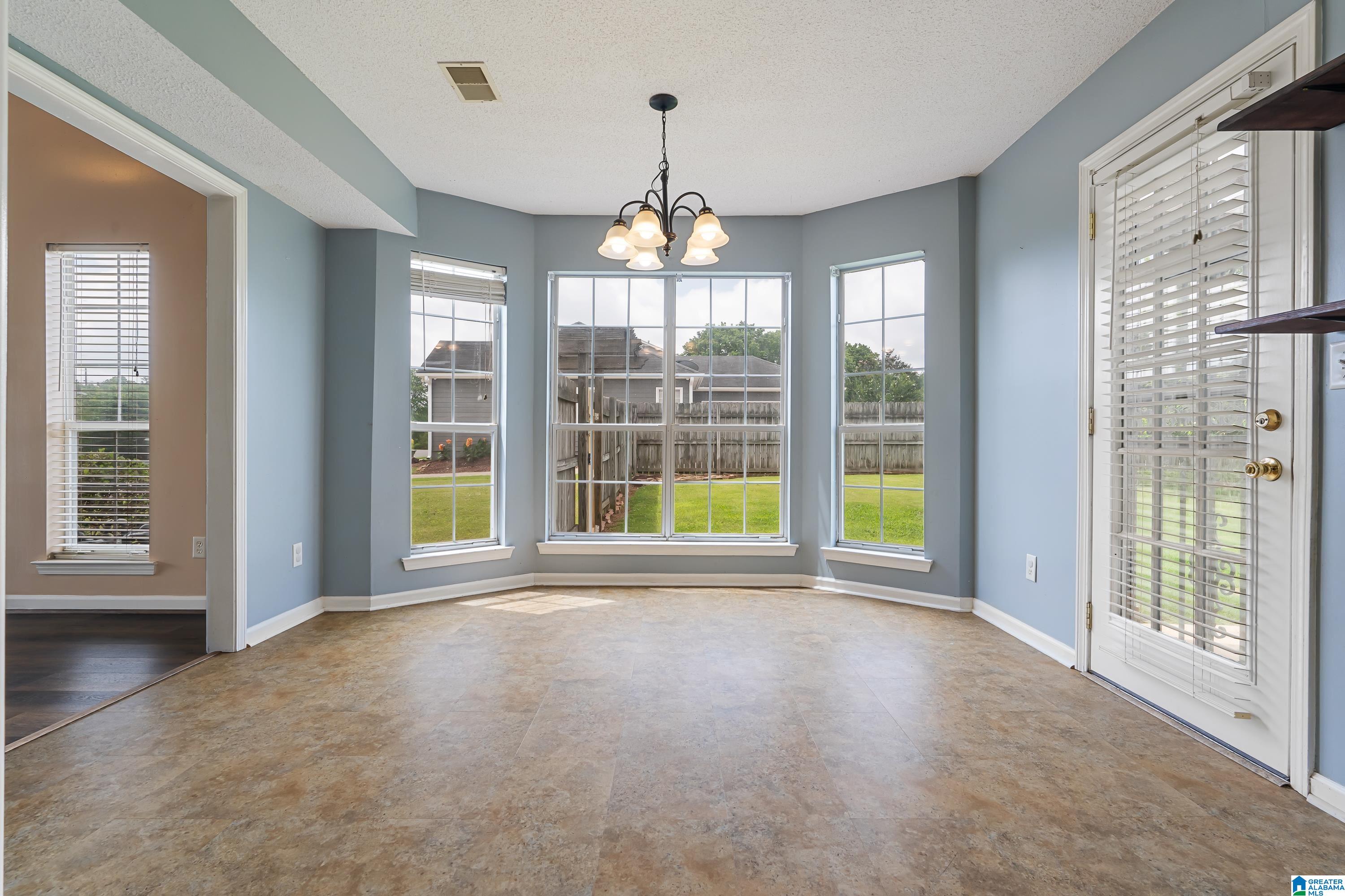 121 STONEHAVEN TRAIL