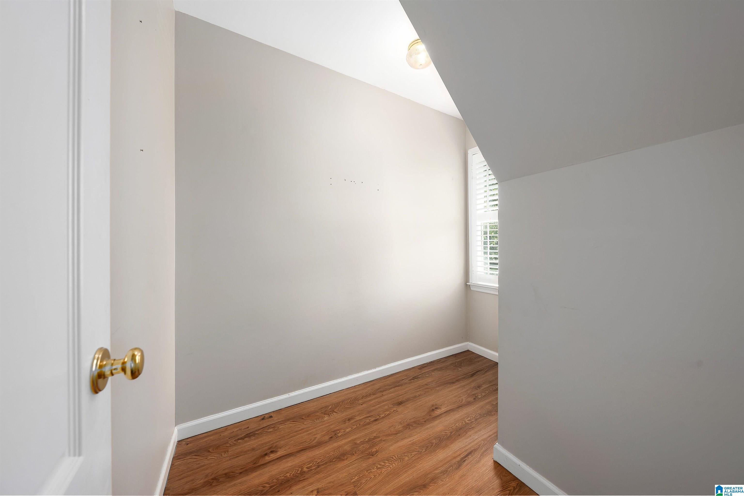 5040 KNOLL VIEW CIRCLE
