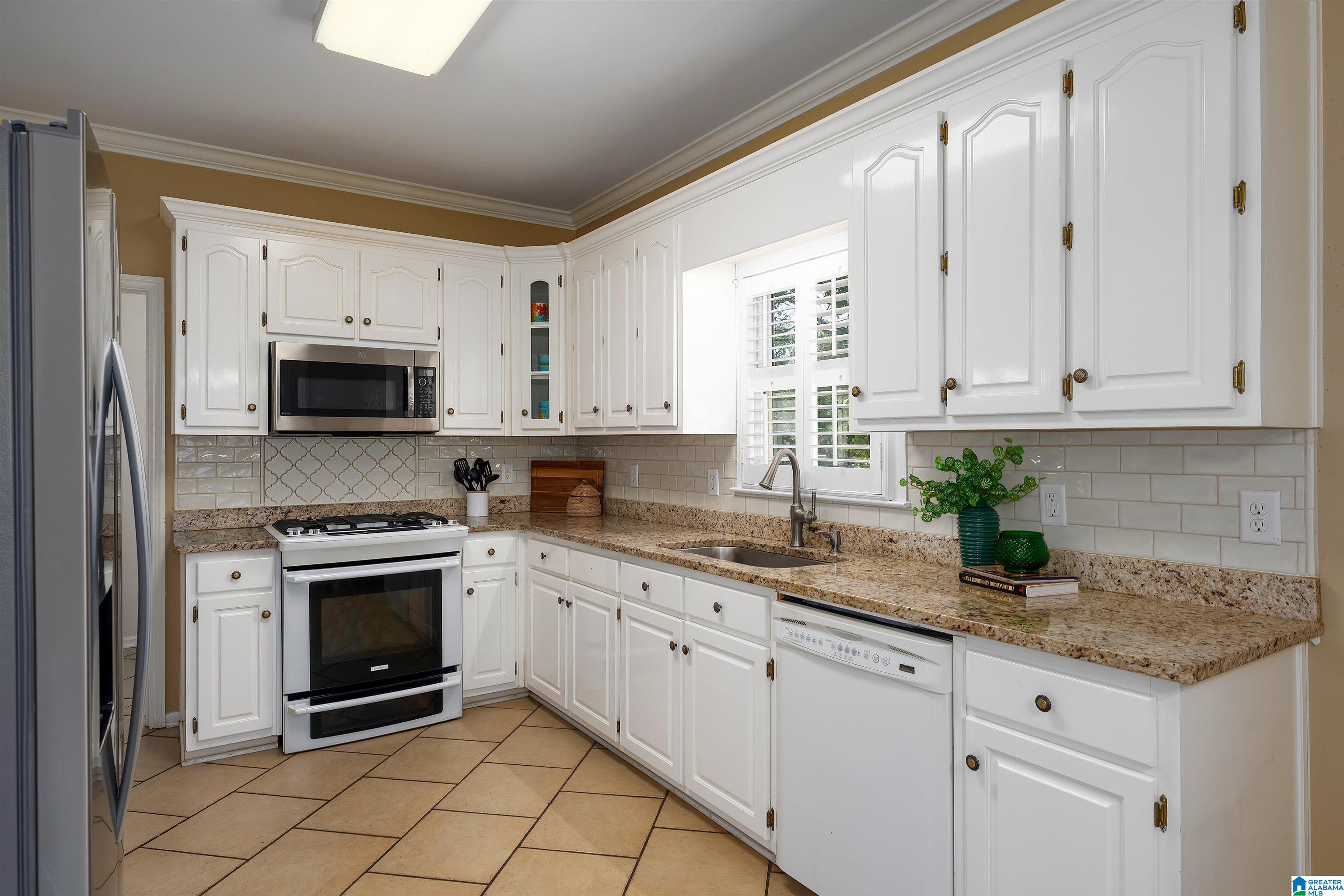 5040 KNOLL VIEW CIRCLE