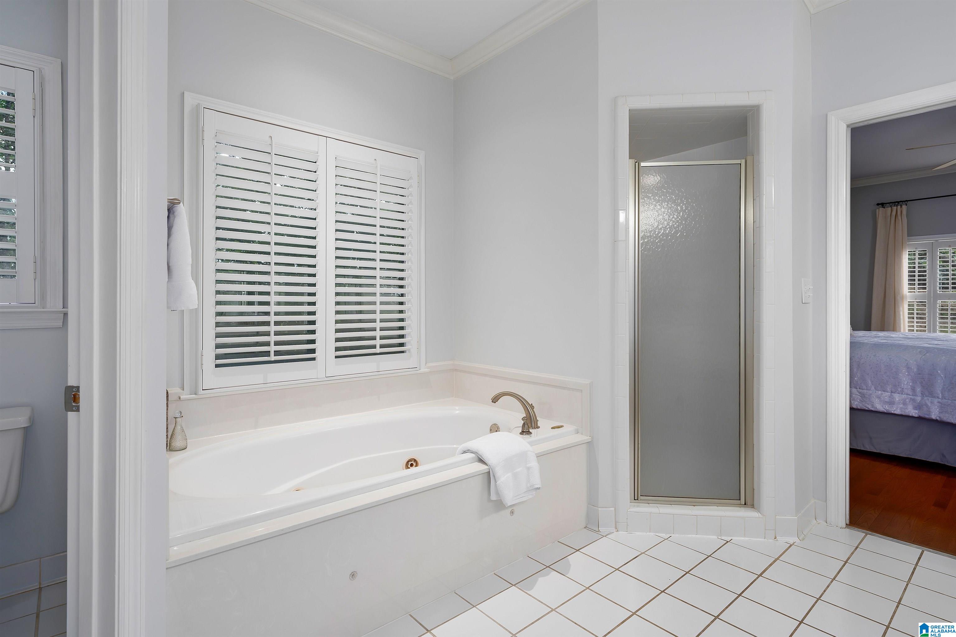5040 KNOLL VIEW CIRCLE