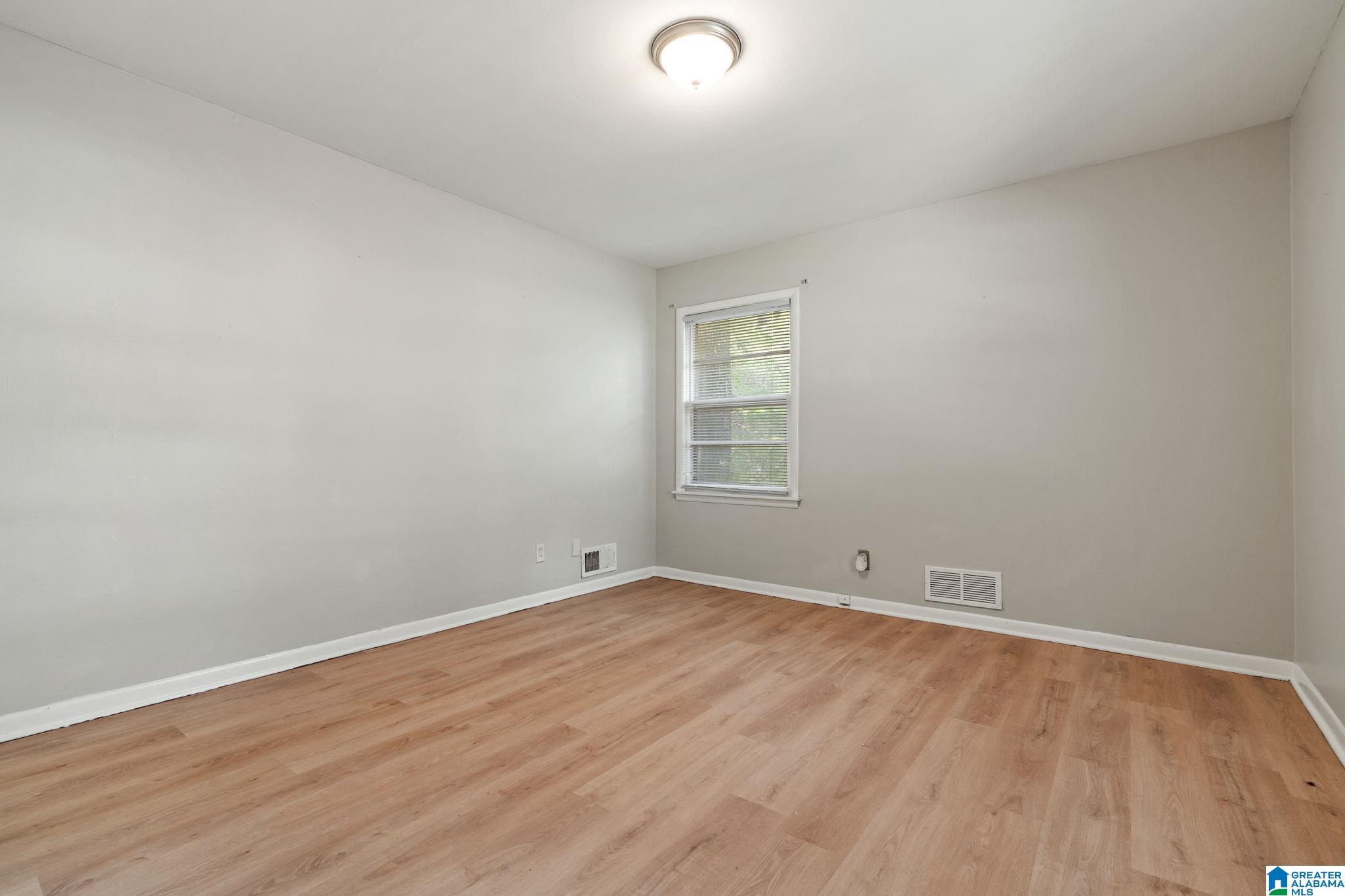 2720 5TH STREET NE