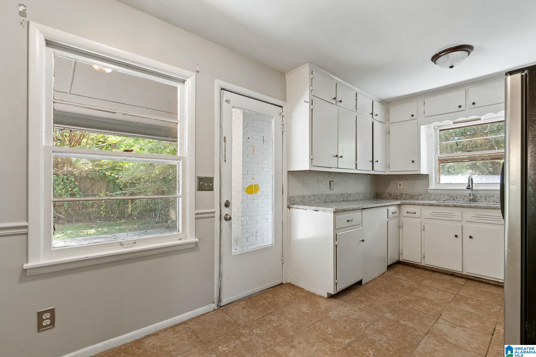 2720 5TH STREET NE