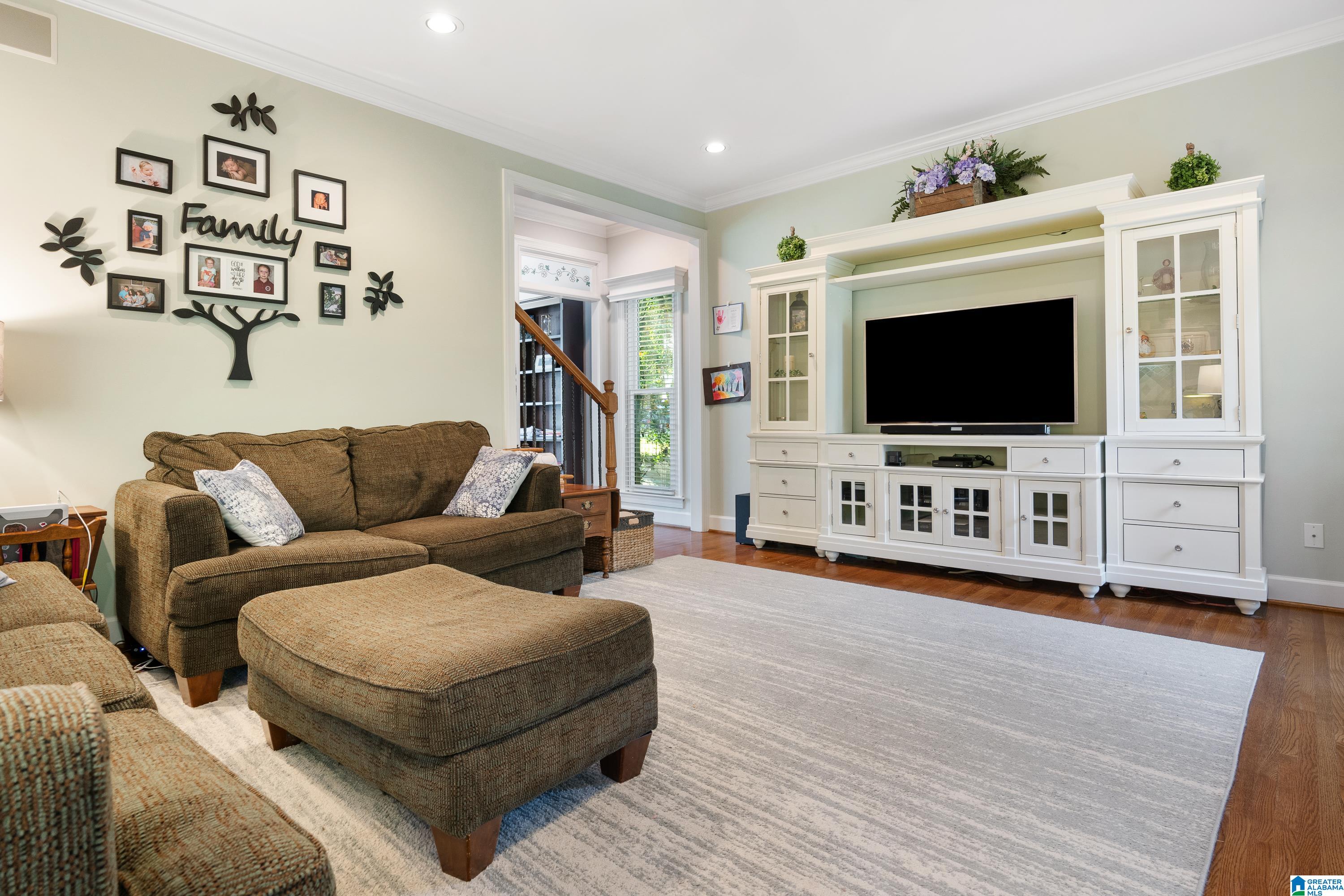 5512 MAGNOLIA TRACE CIRCLE