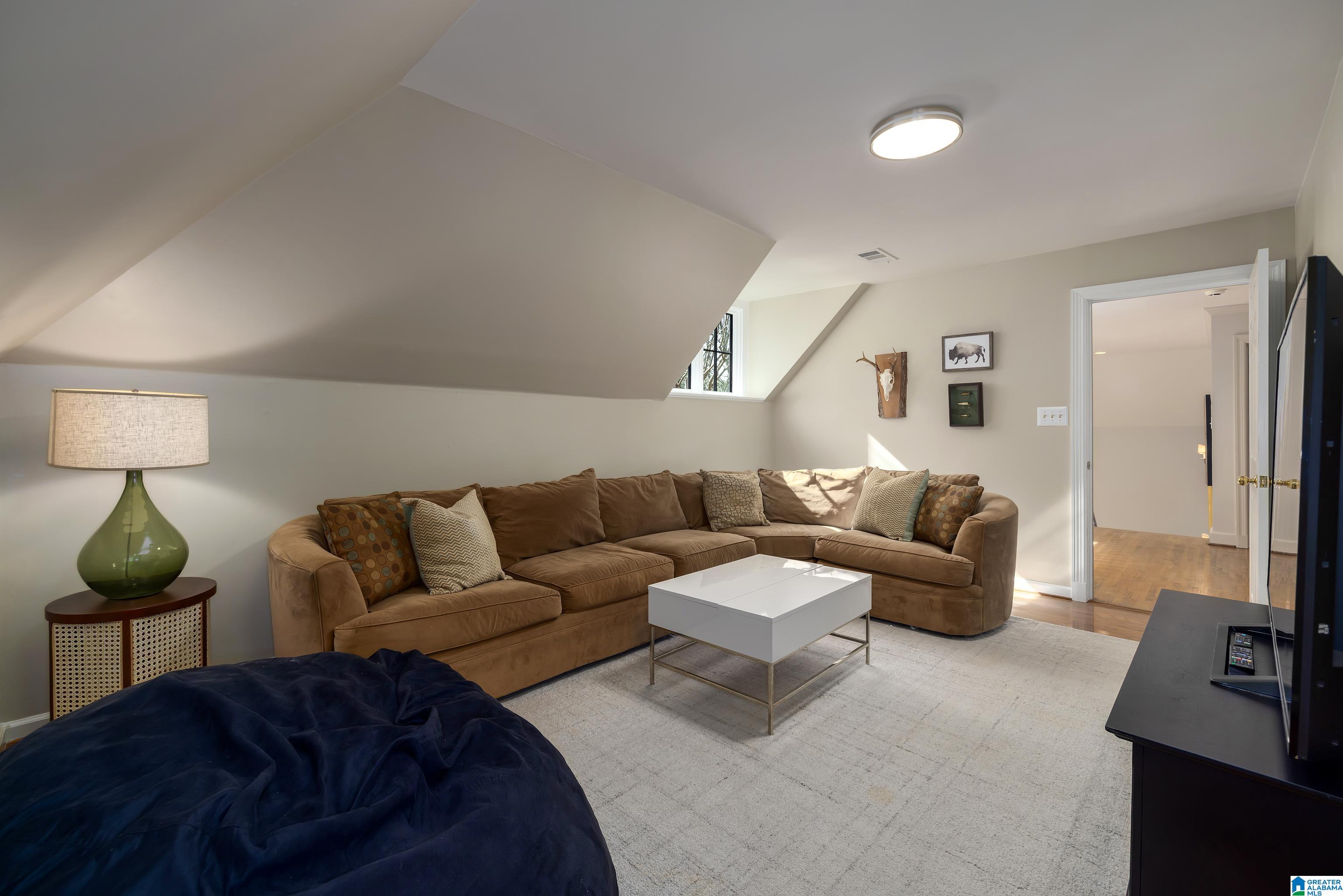 2642 ABINGDON ROAD