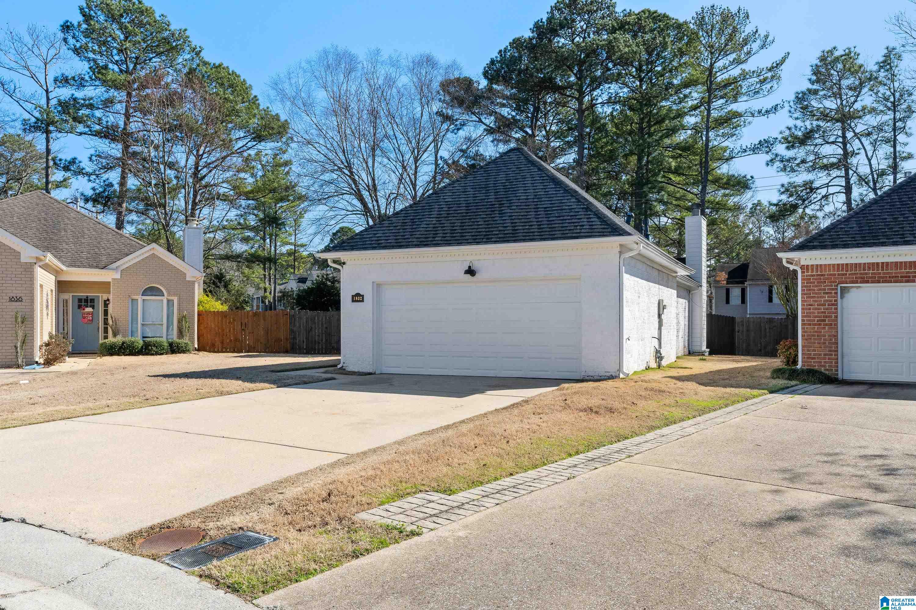 1832 STONE BROOK LANE