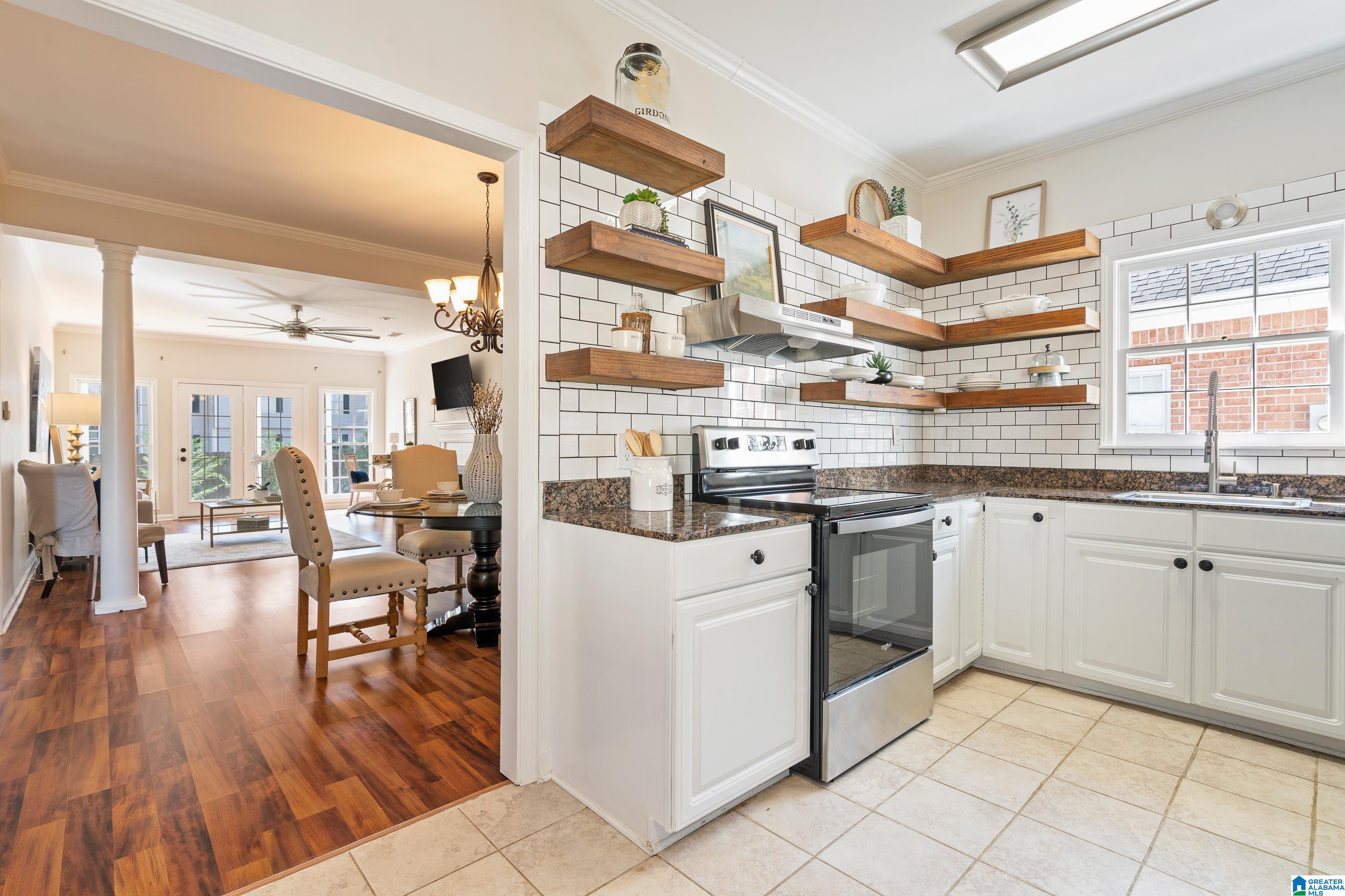 1832 STONE BROOK LANE