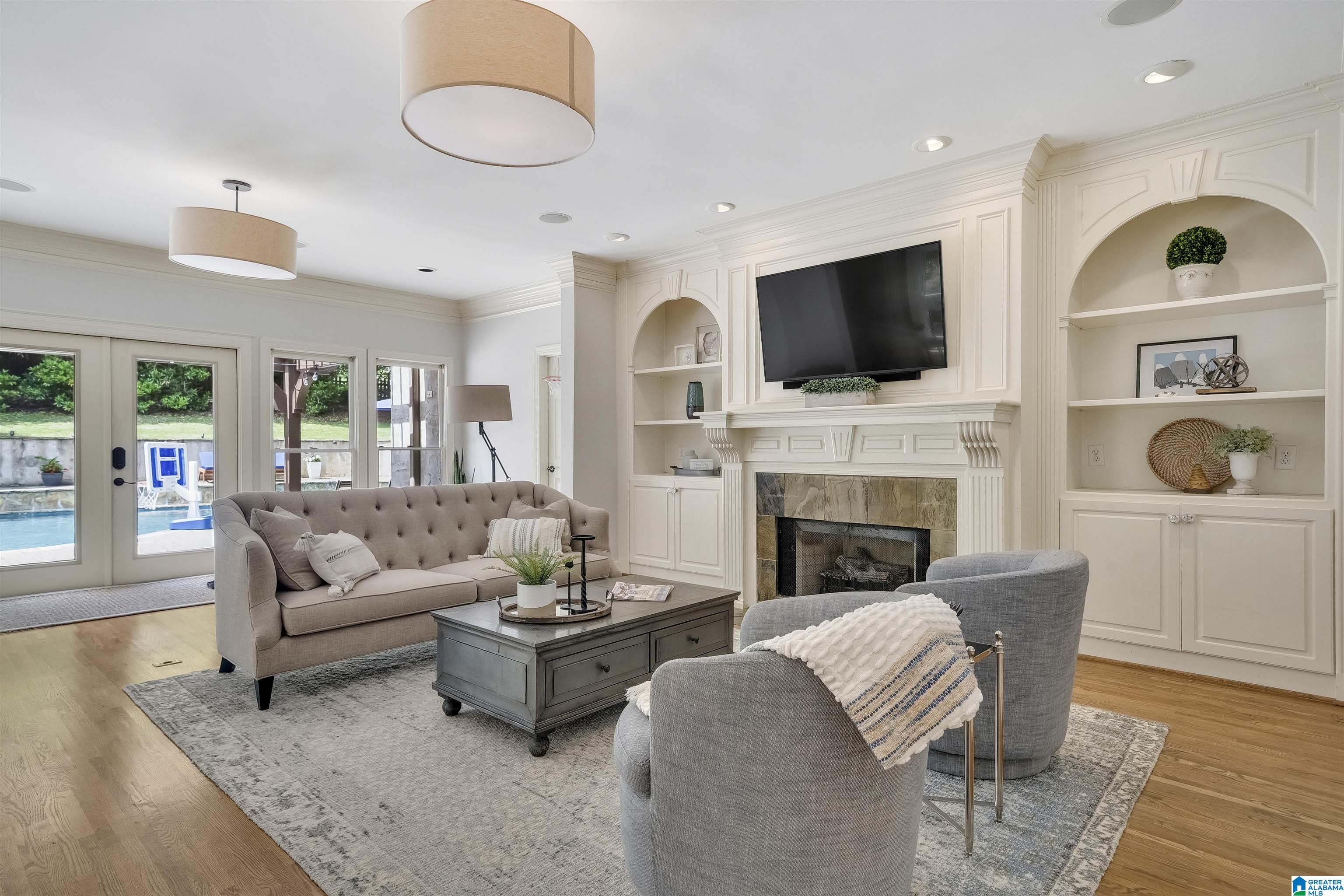 3030 HAMPTON CIRCLE