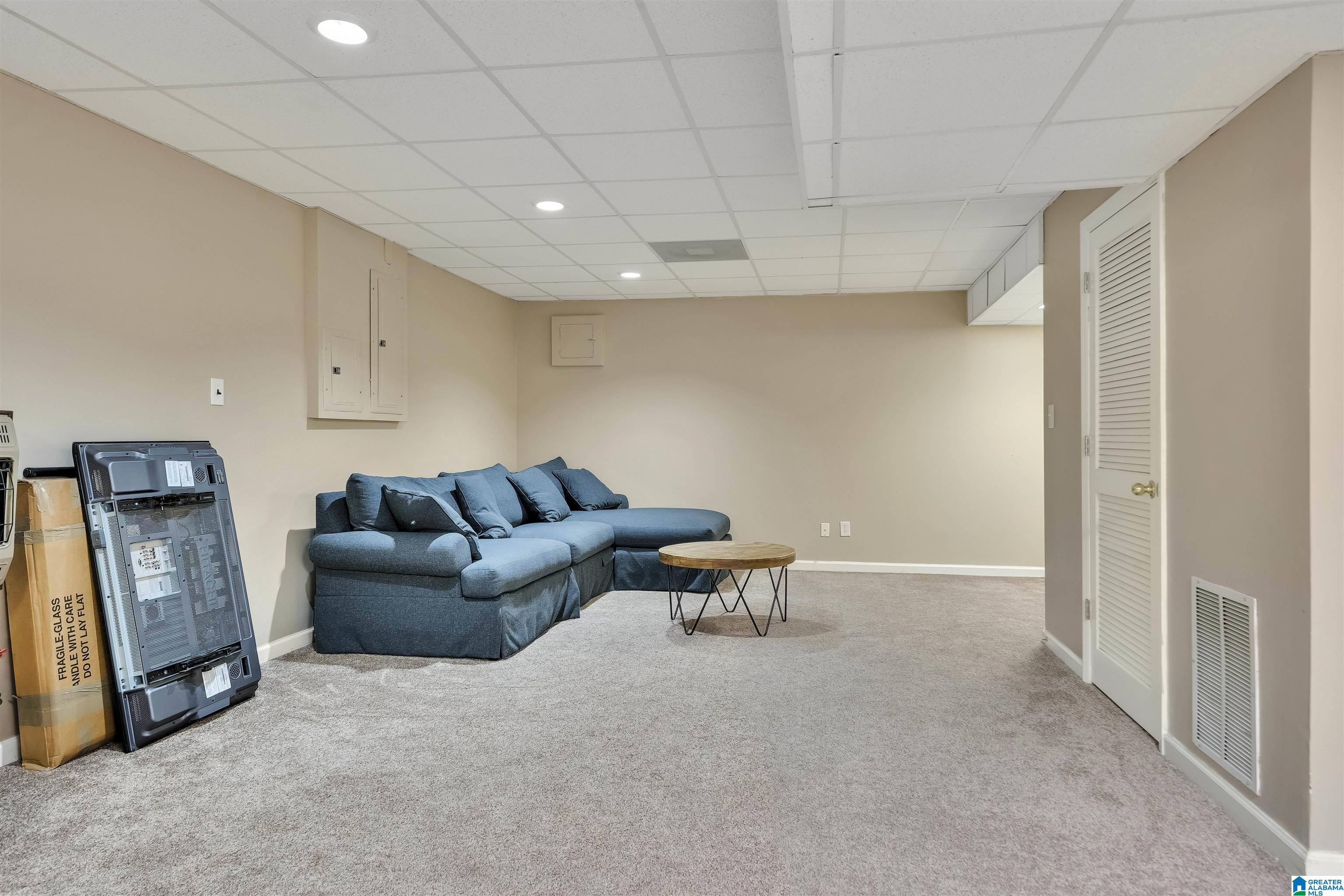 3030 HAMPTON CIRCLE
