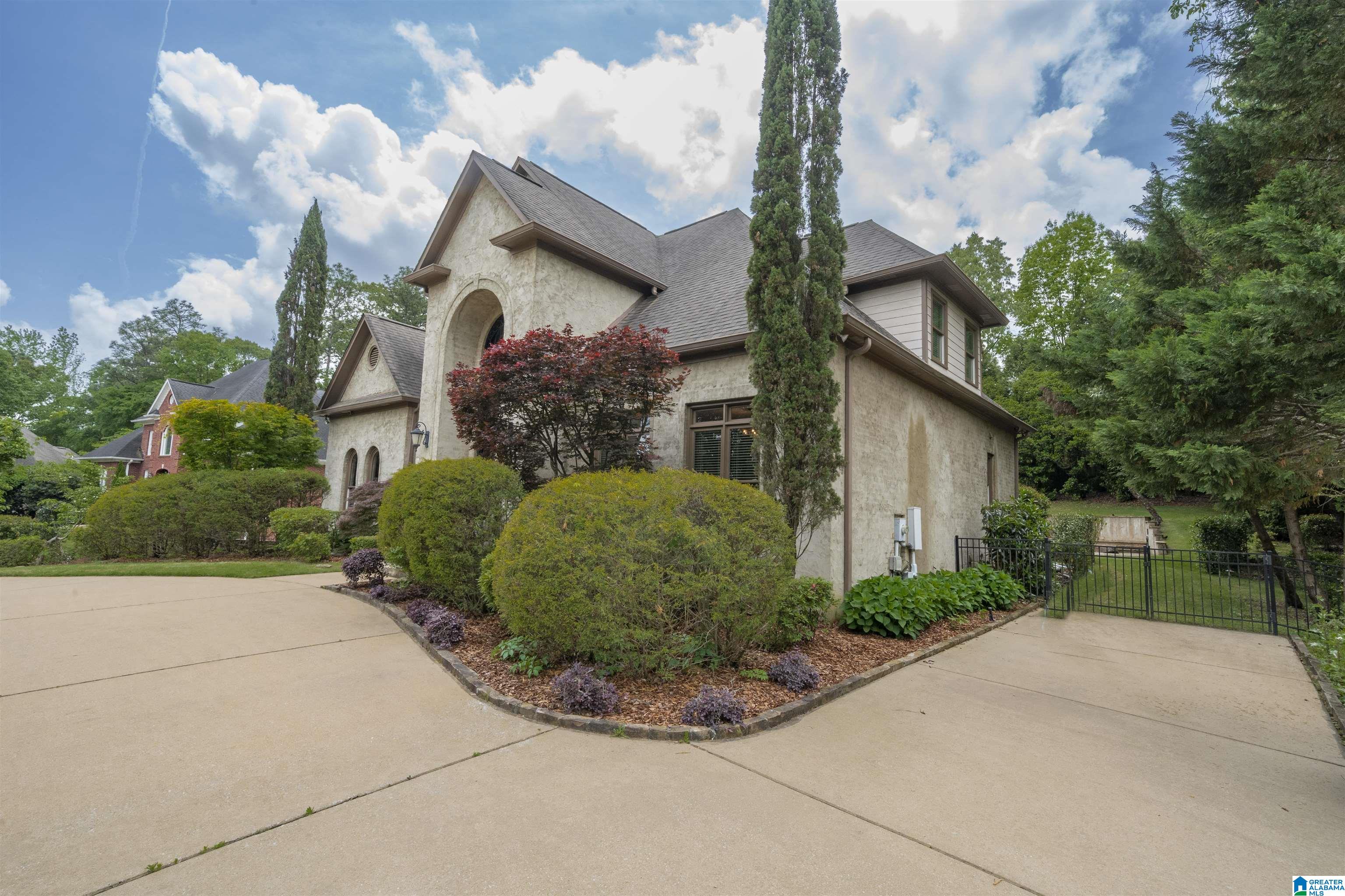 3030 HAMPTON CIRCLE