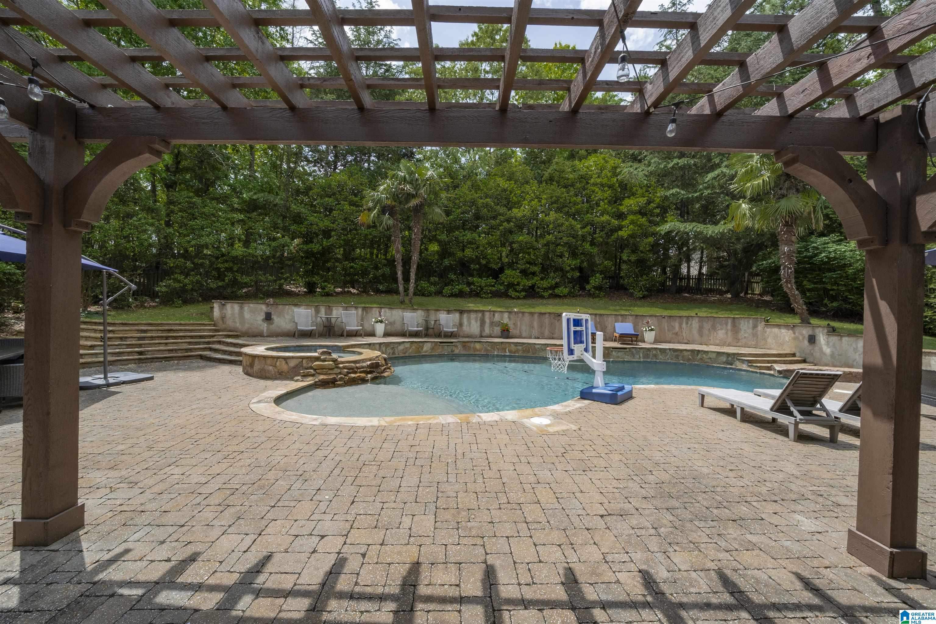 3030 HAMPTON CIRCLE