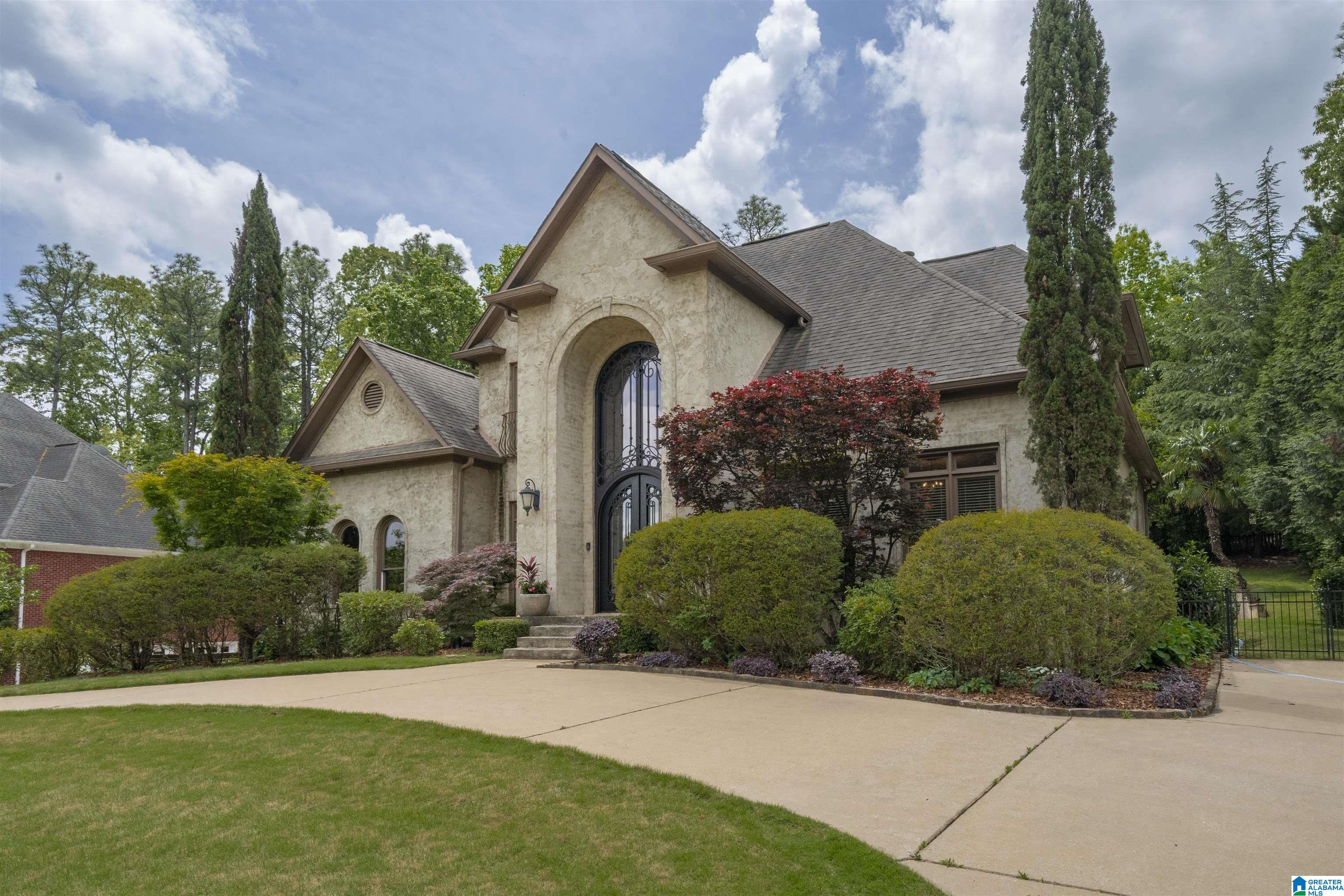 3030 HAMPTON CIRCLE