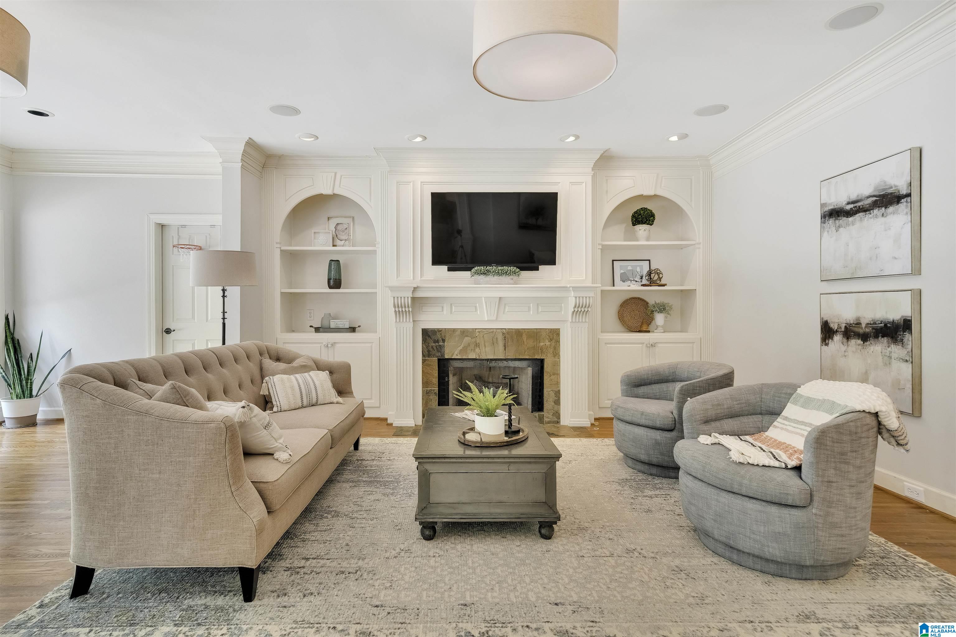 3030 HAMPTON CIRCLE