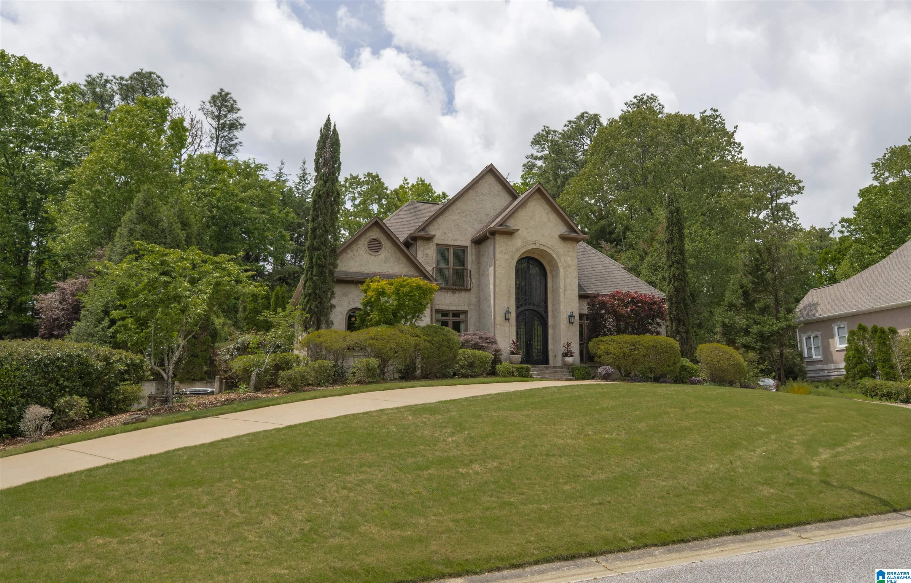 3030 HAMPTON CIRCLE