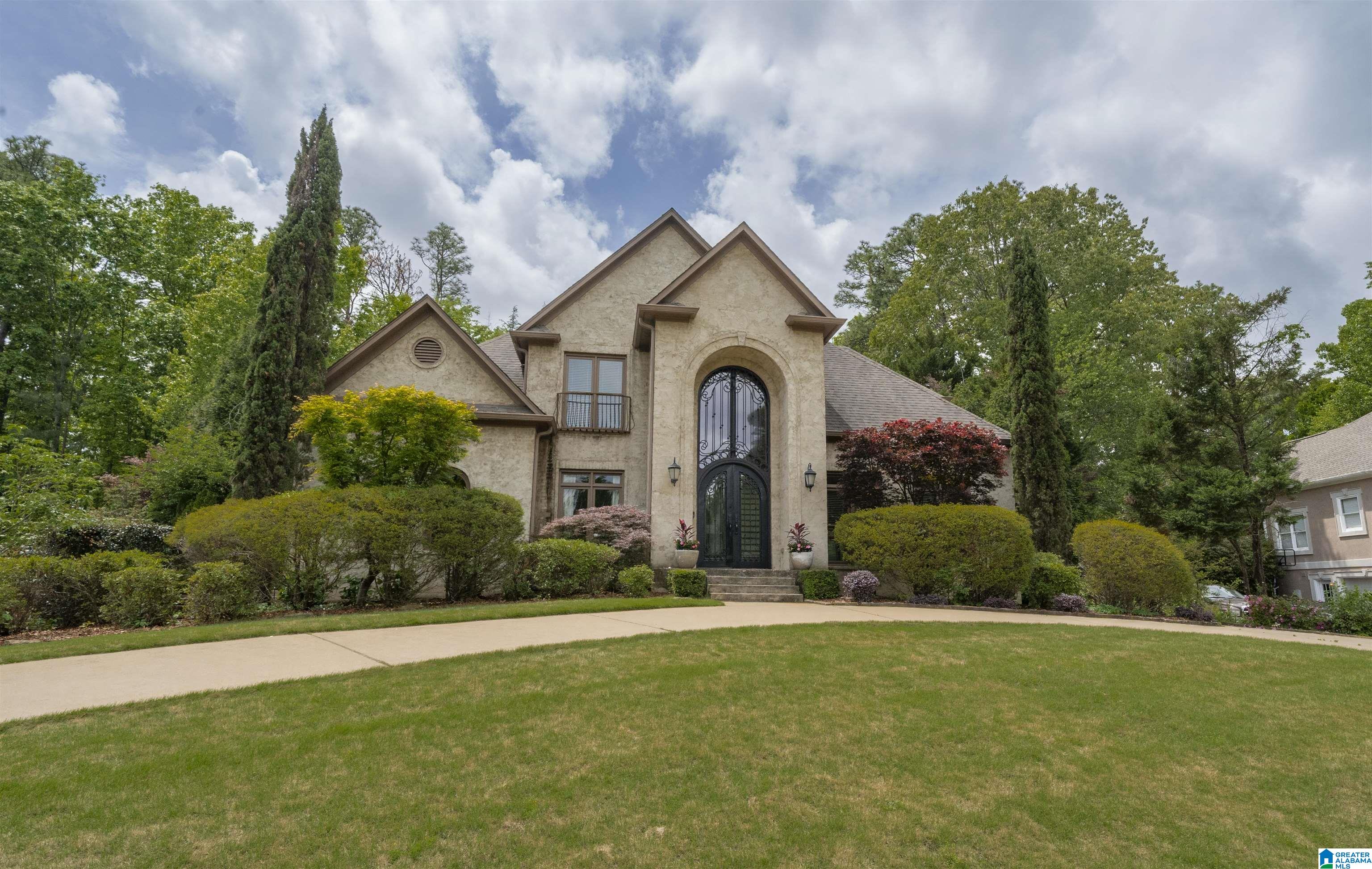 3030 HAMPTON CIRCLE