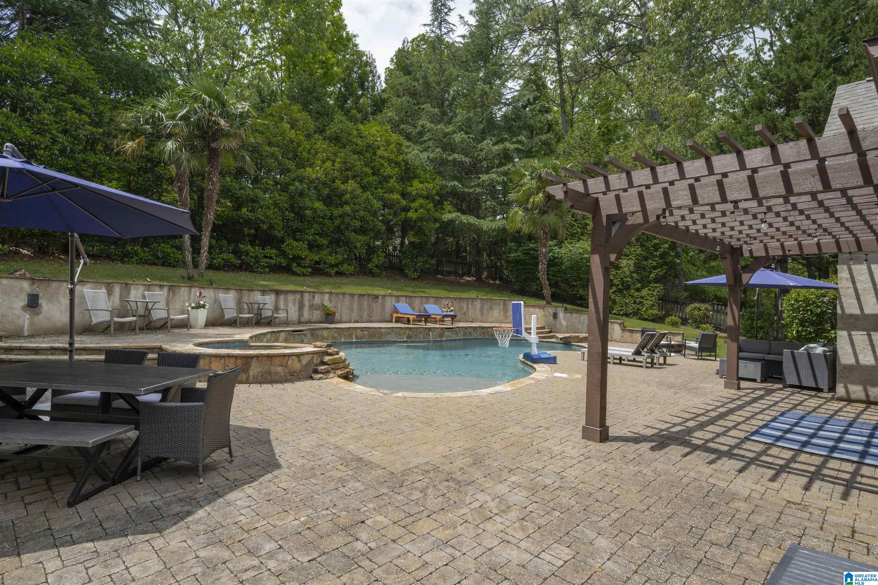 3030 HAMPTON CIRCLE