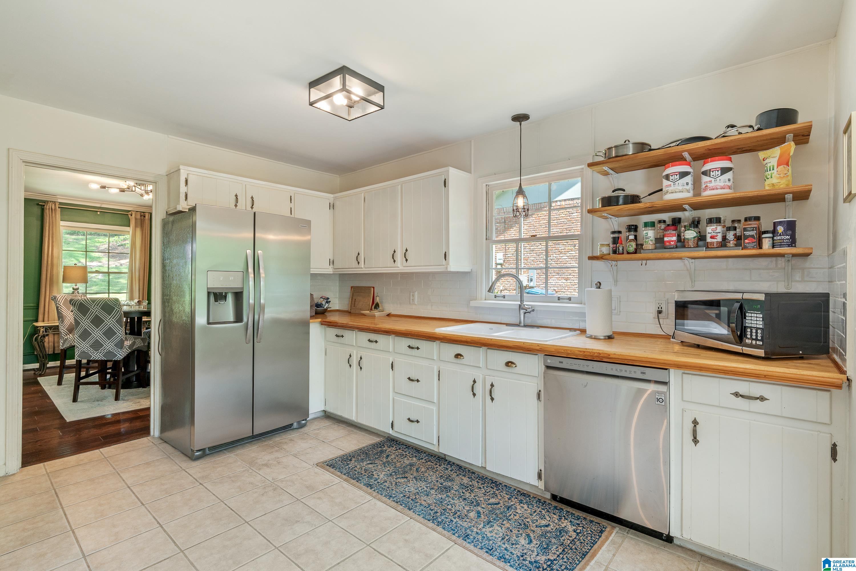 2438 GAWAIN DRIVE