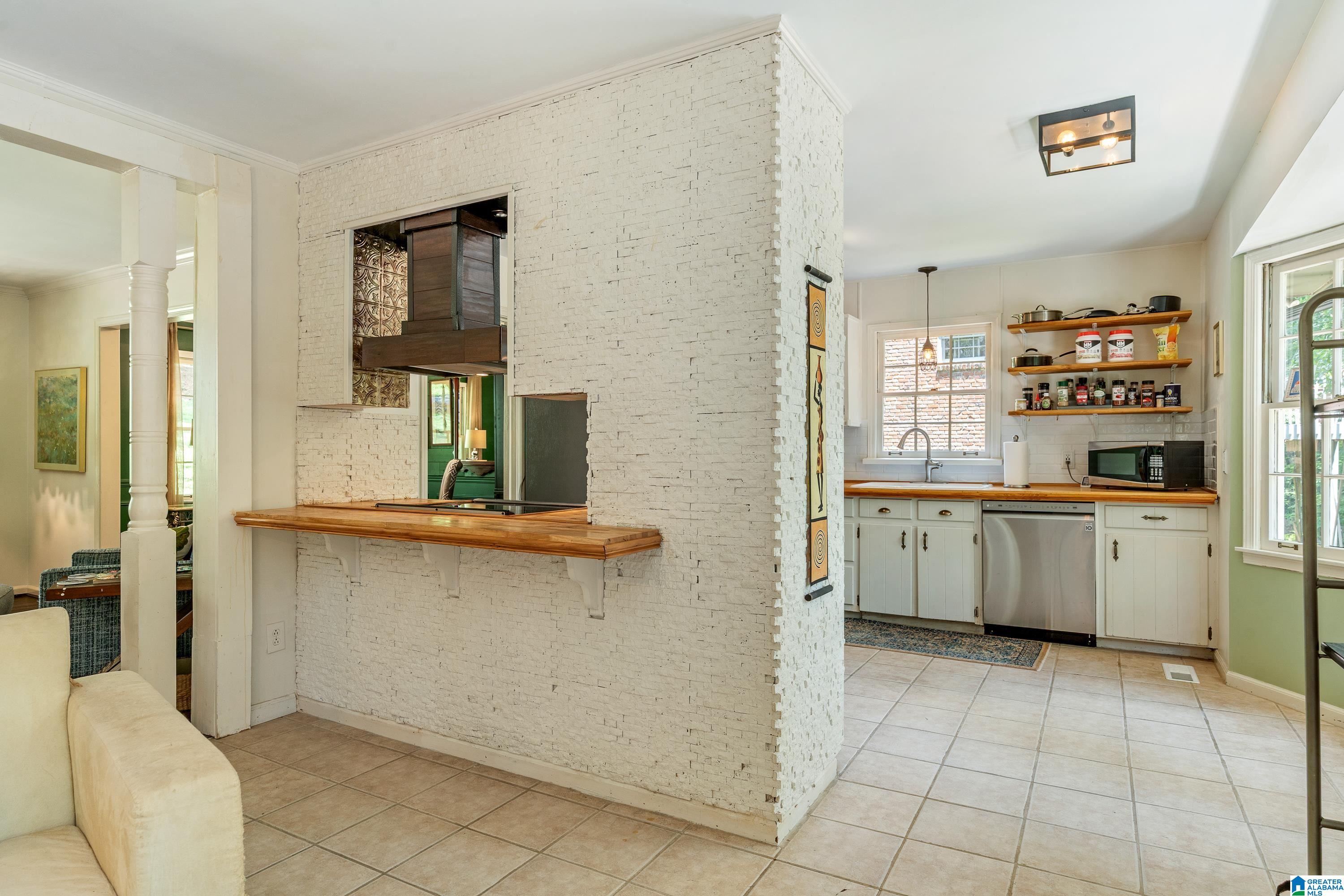 2438 GAWAIN DRIVE
