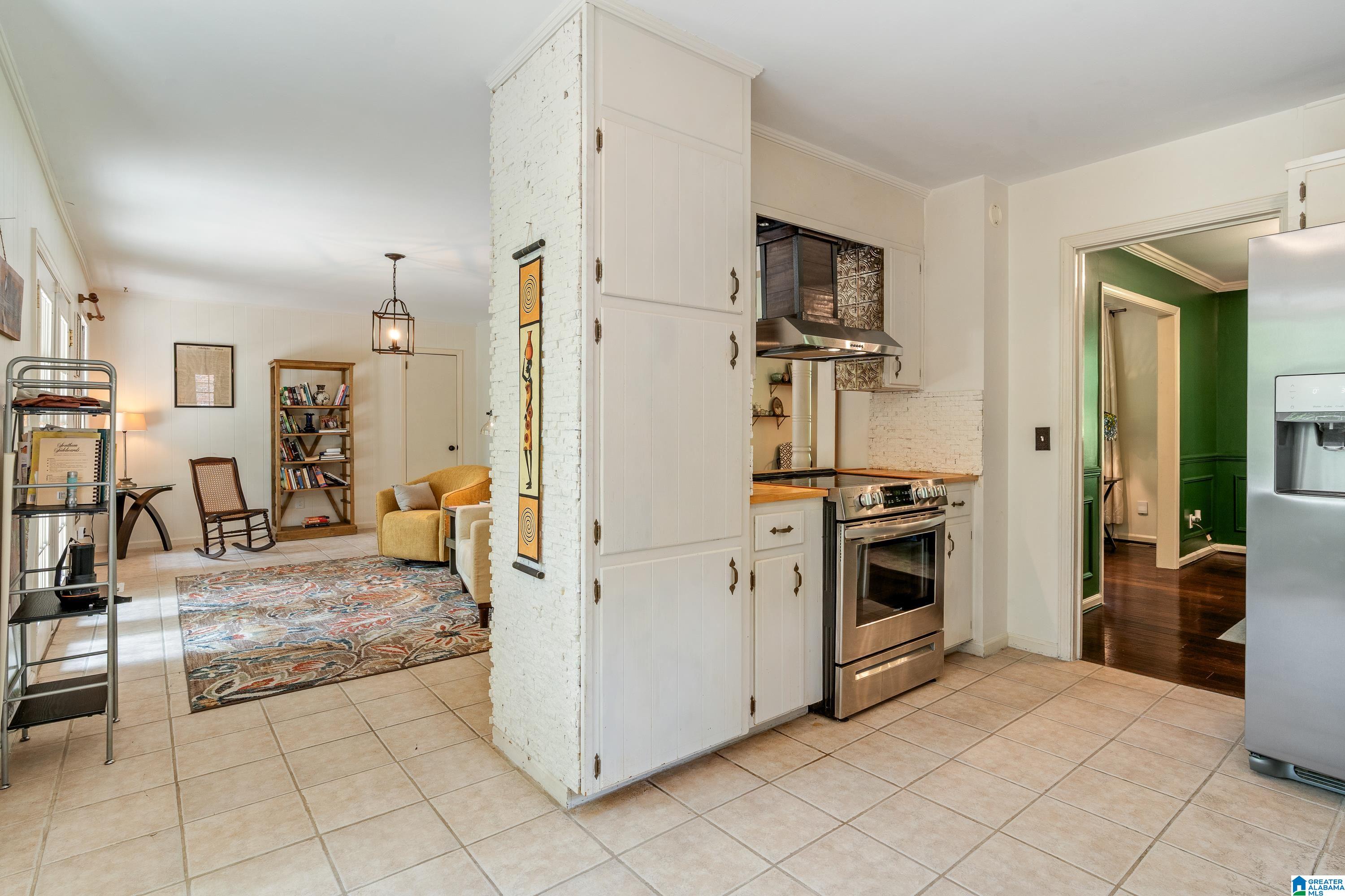 2438 GAWAIN DRIVE