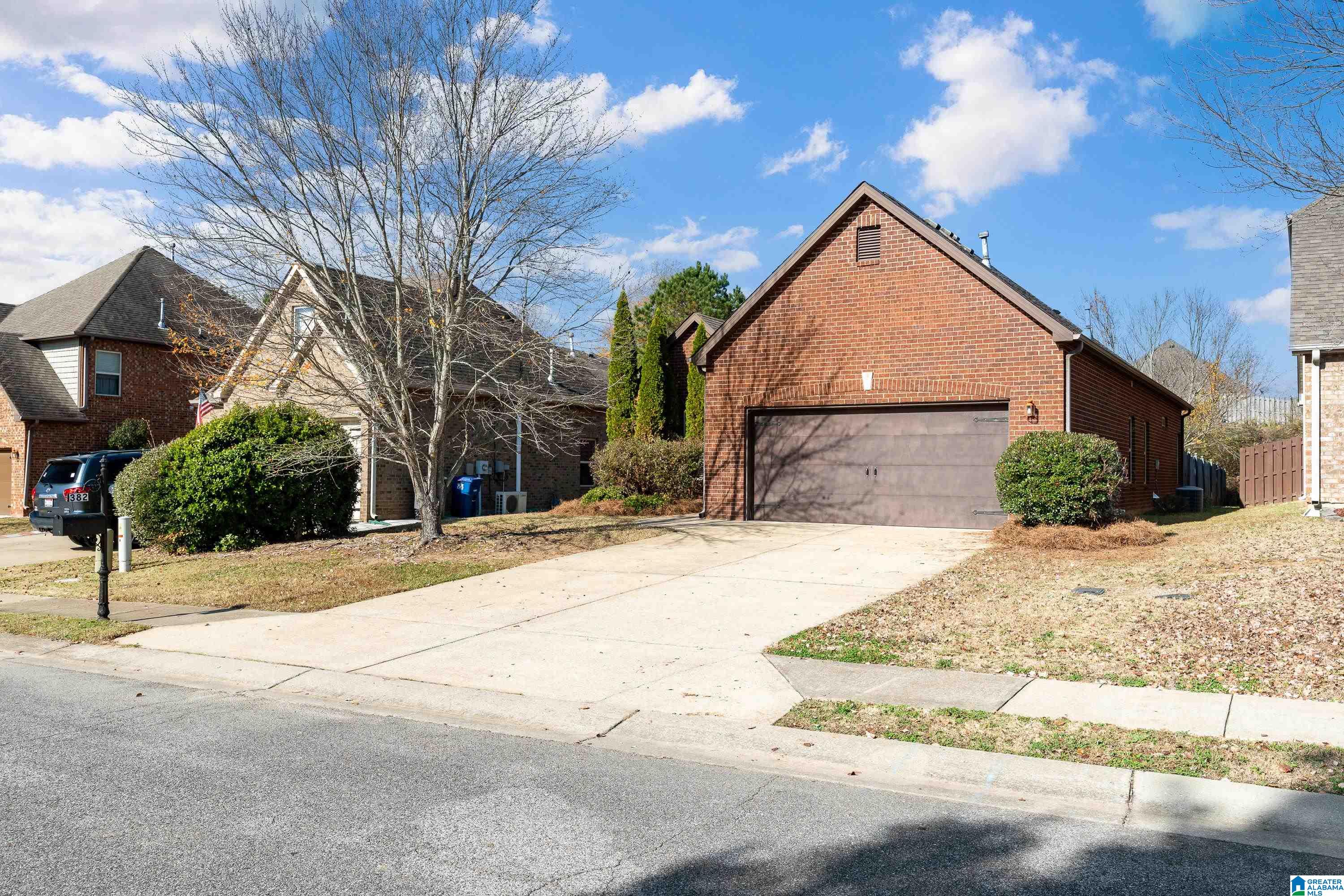 382 GLEN CROSS WAY