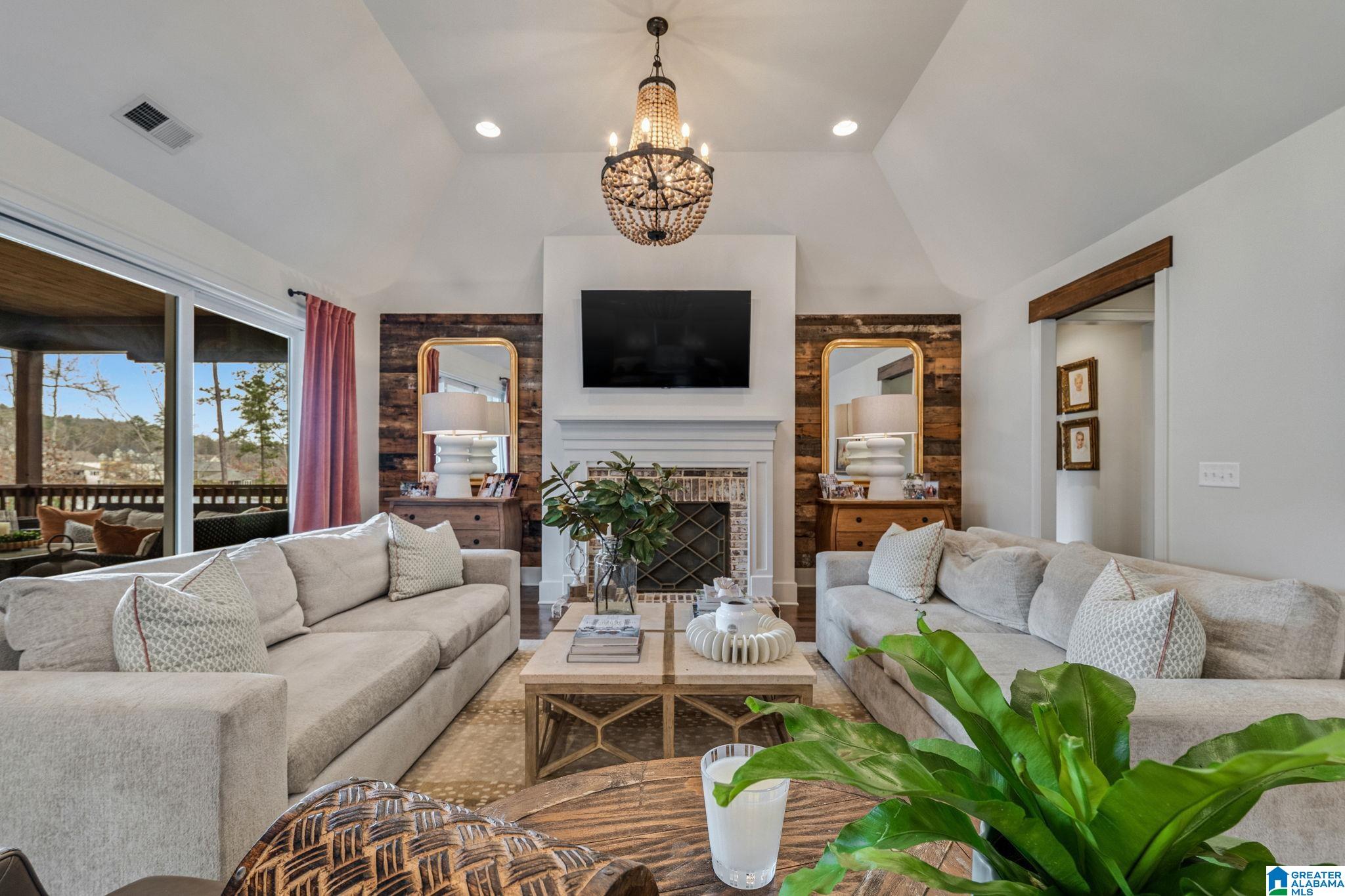 2219 BROCK CIRCLE