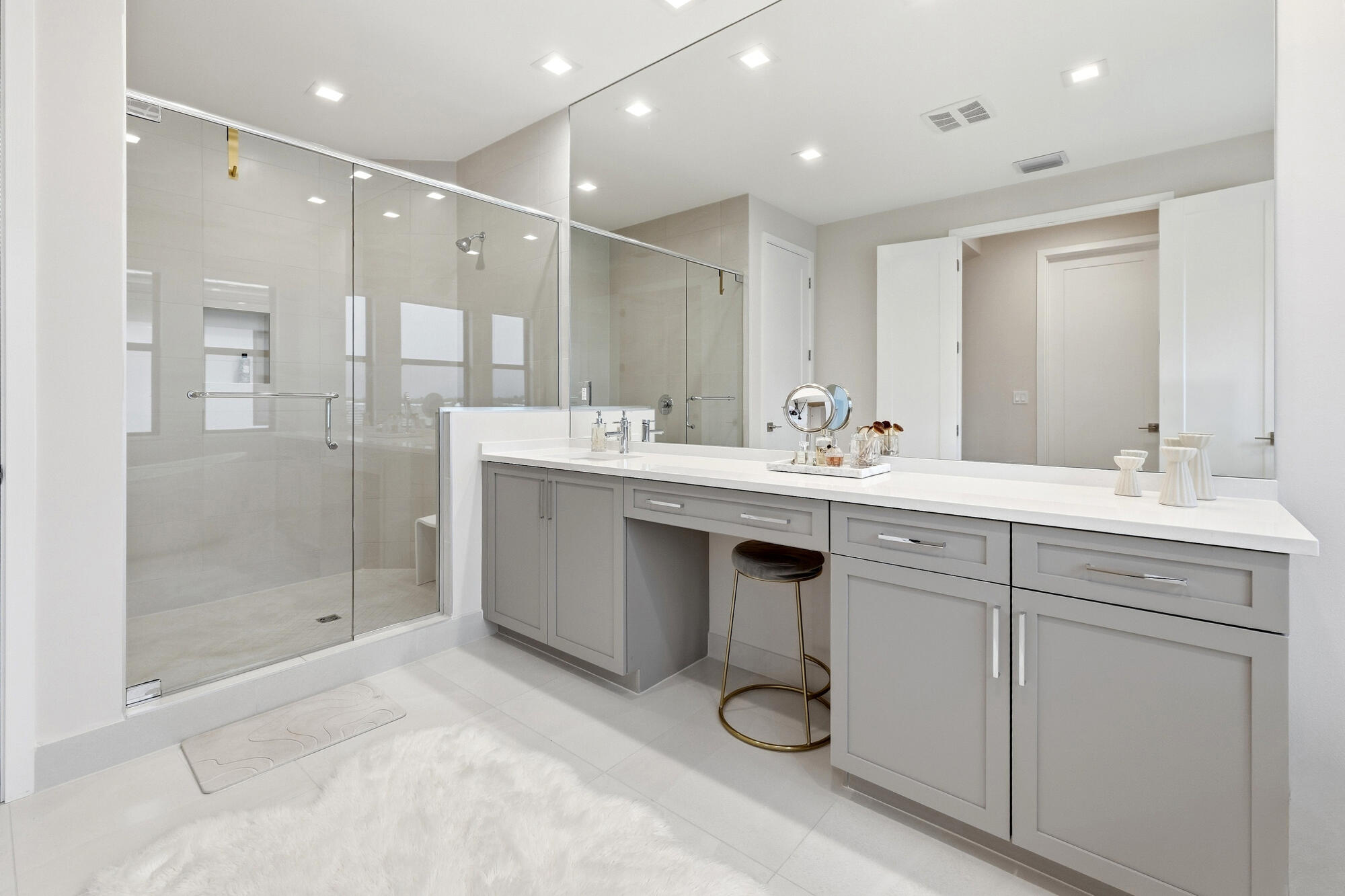 13143 FEATHERING Way