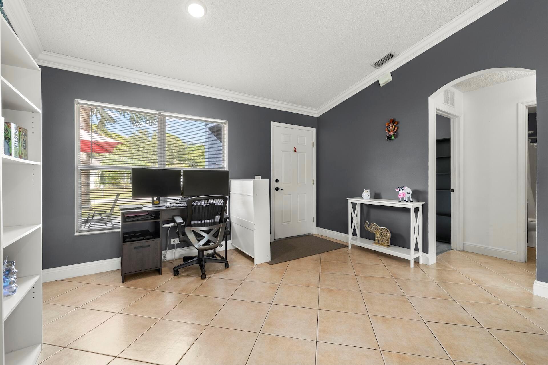 314 SW De Gouvea Ter Terrace