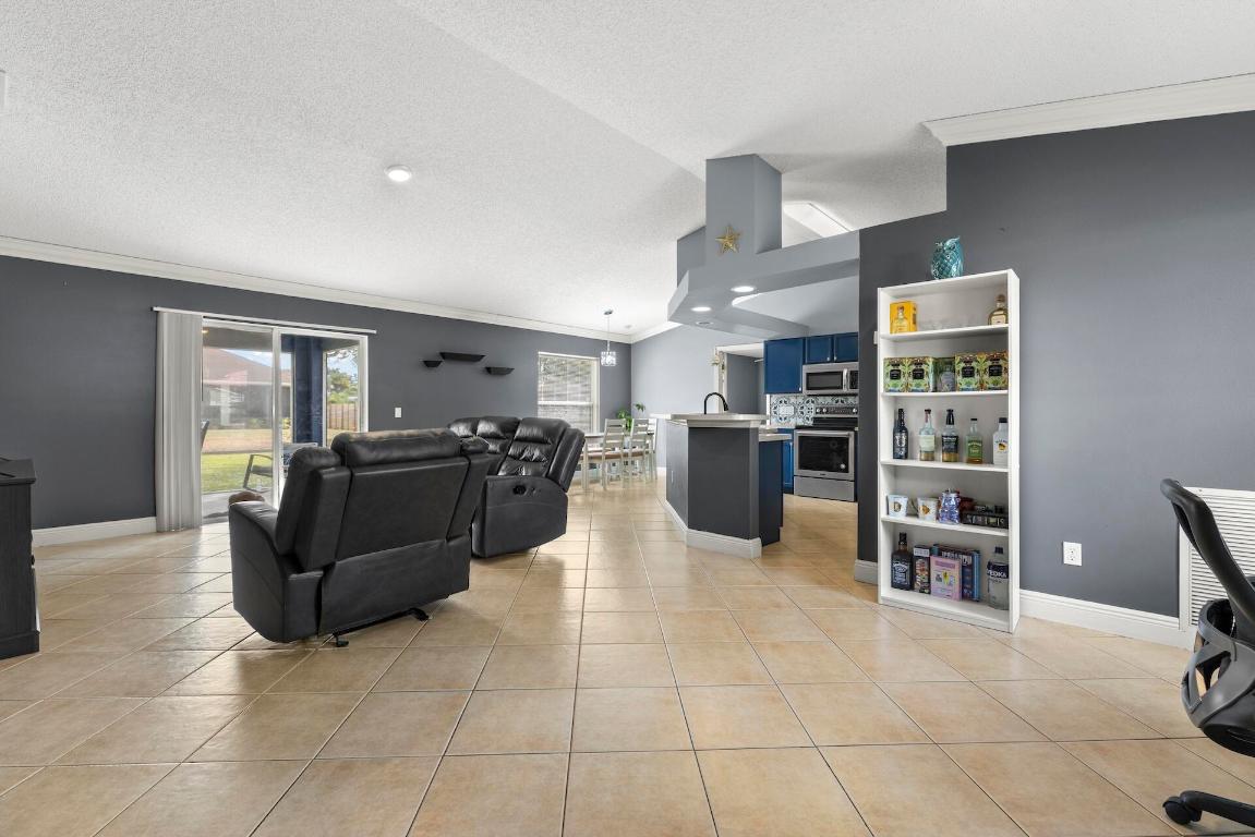 314 SW De Gouvea Ter Terrace