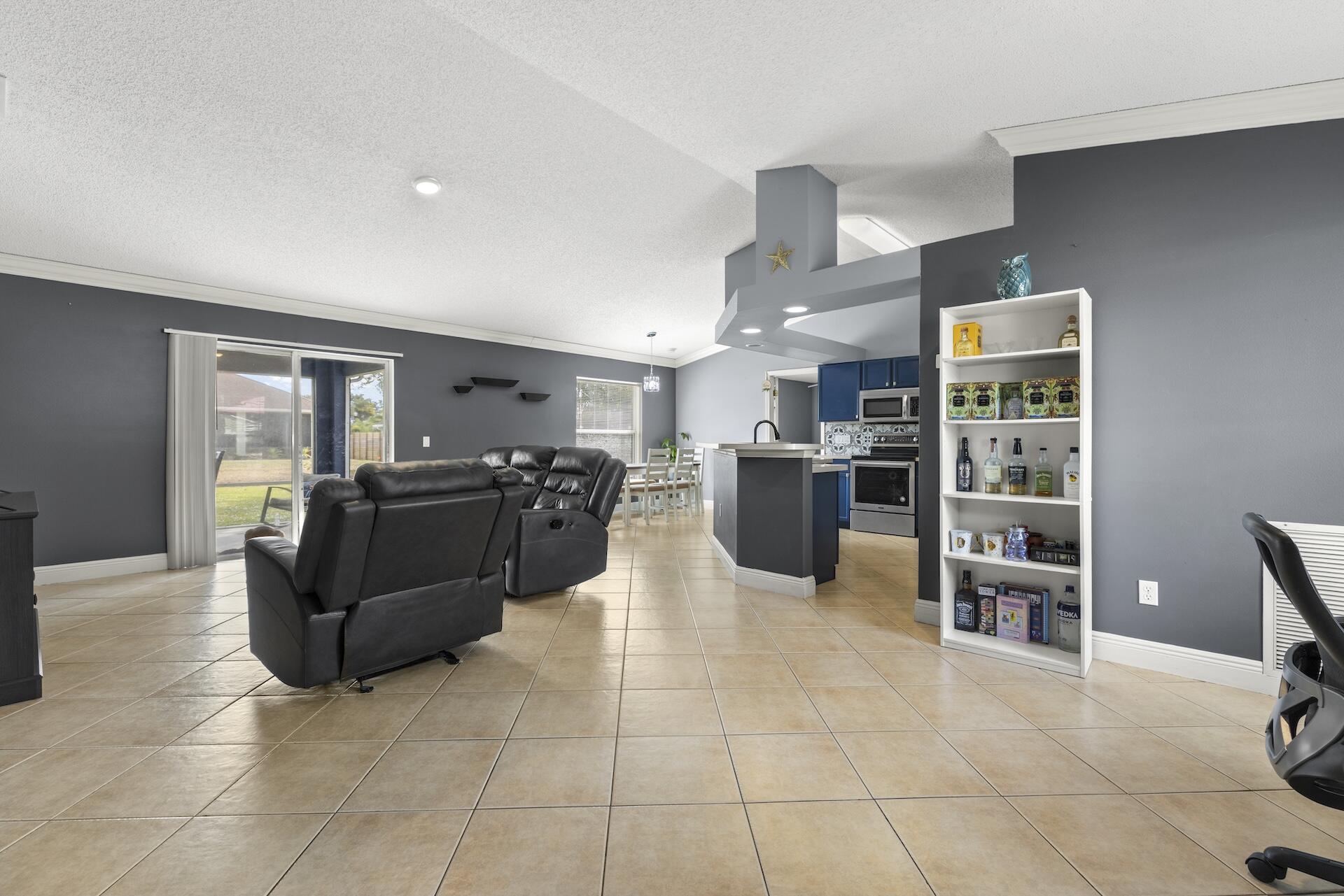 314 SW De Gouvea Ter Terrace