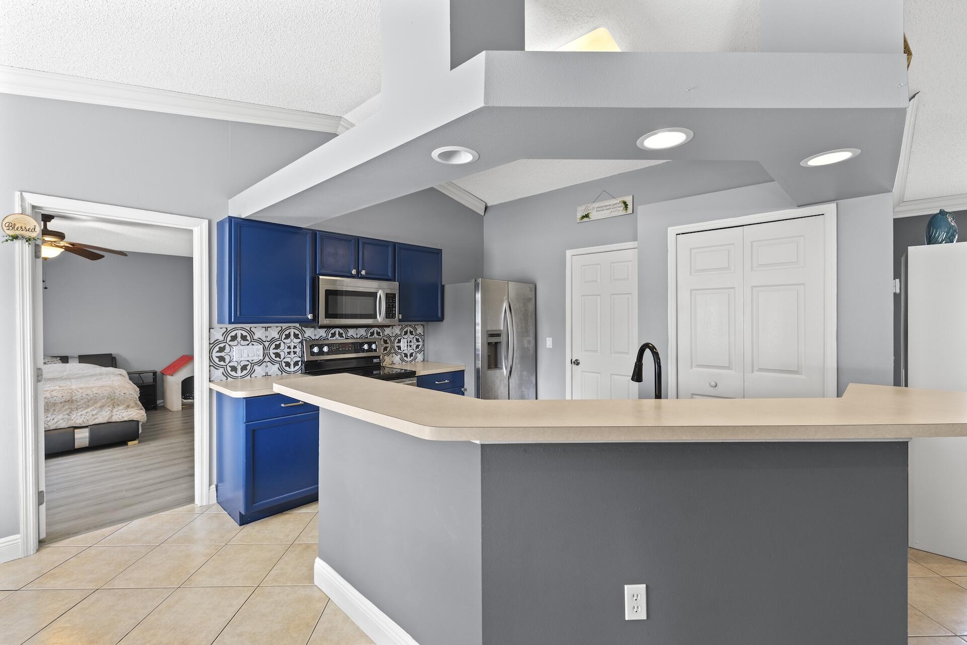 314 SW De Gouvea Ter Terrace