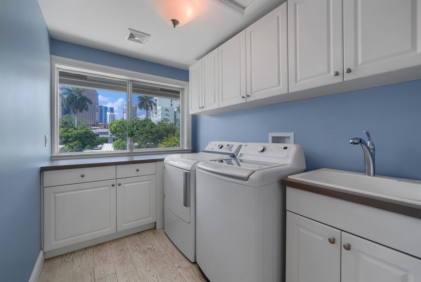 216 SE 10th Street