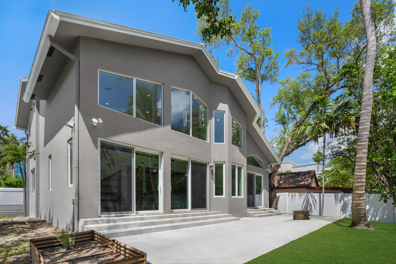 216 SE 10th Street