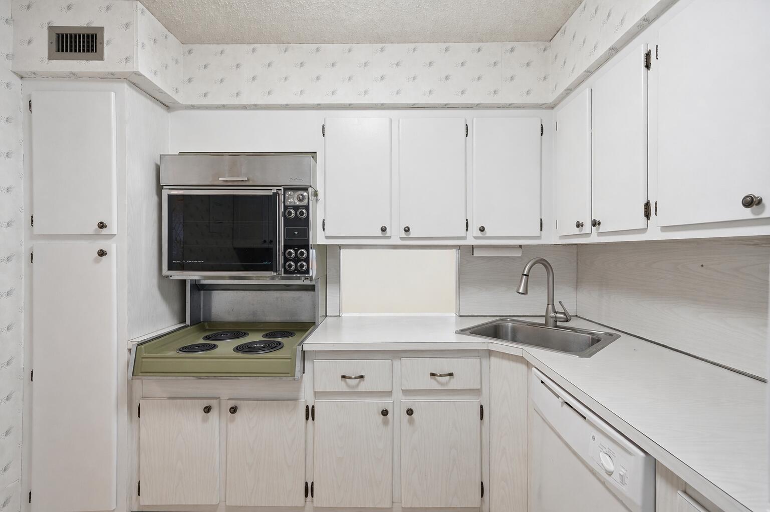 1400 S Ocean Drive 303