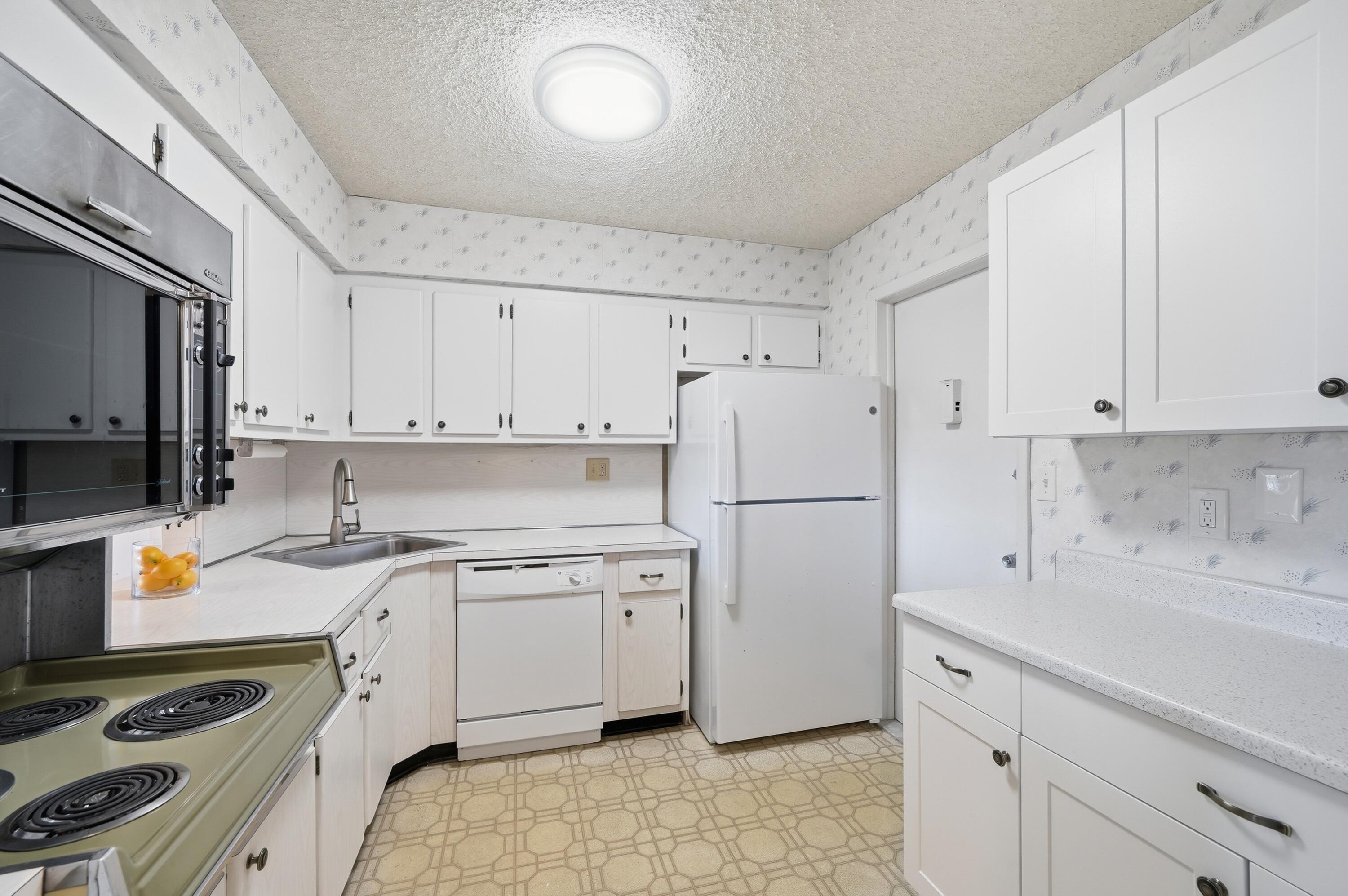 1400 S Ocean Drive 303