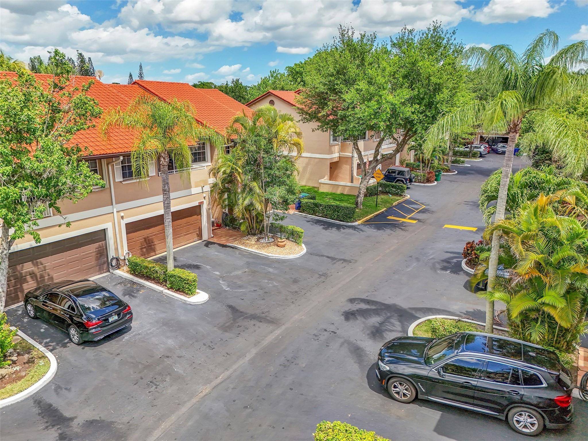4957 Riverside Dr 1003