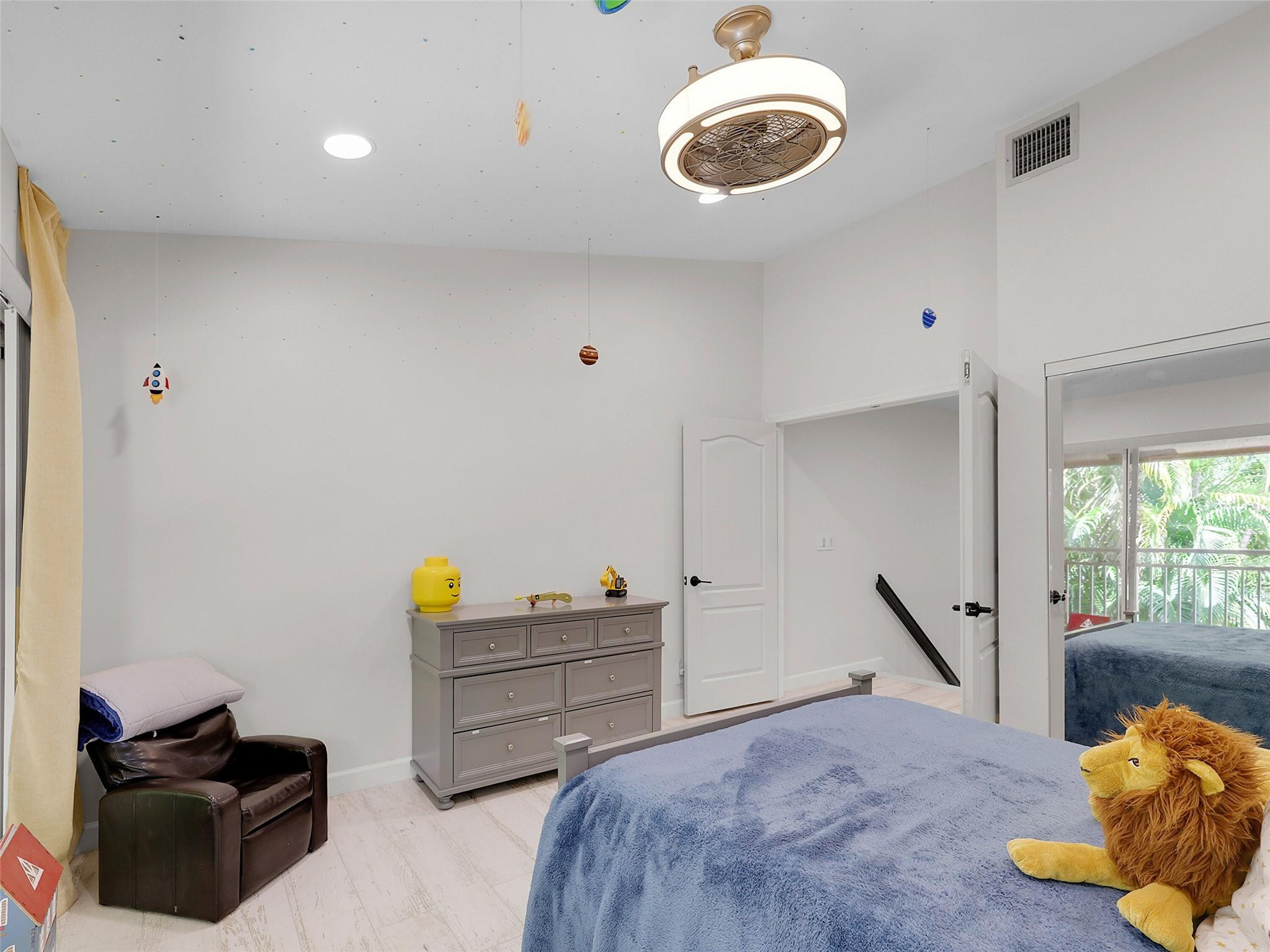 4957 Riverside Dr 1003