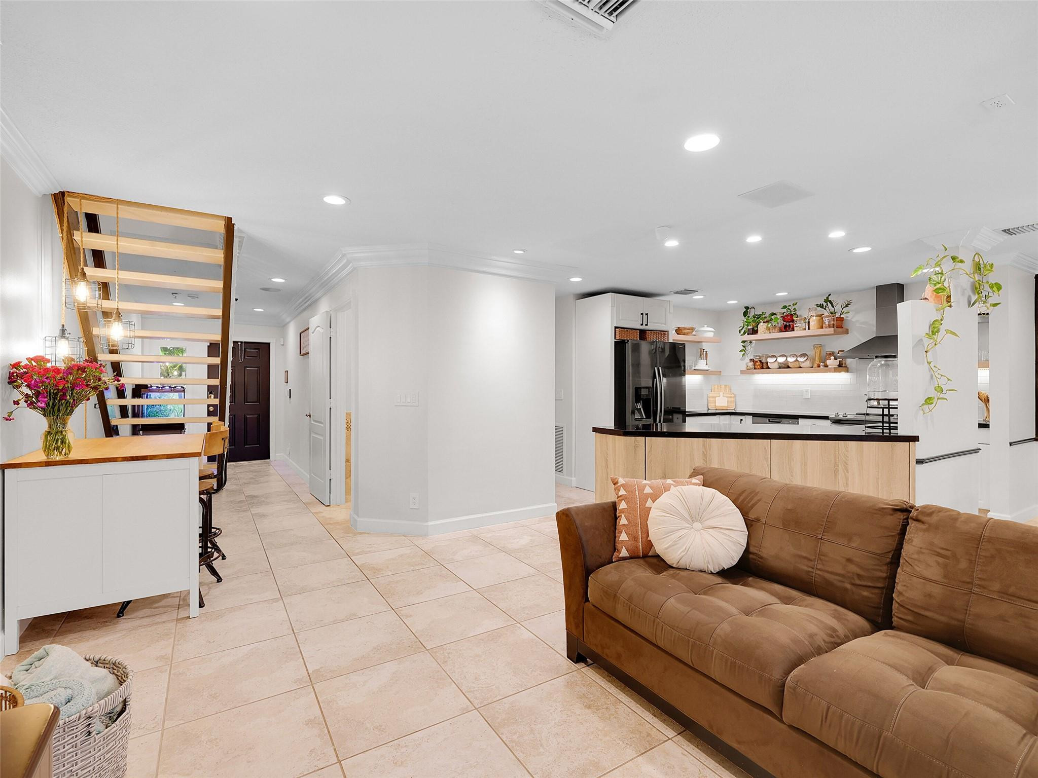 4957 Riverside Dr 1003
