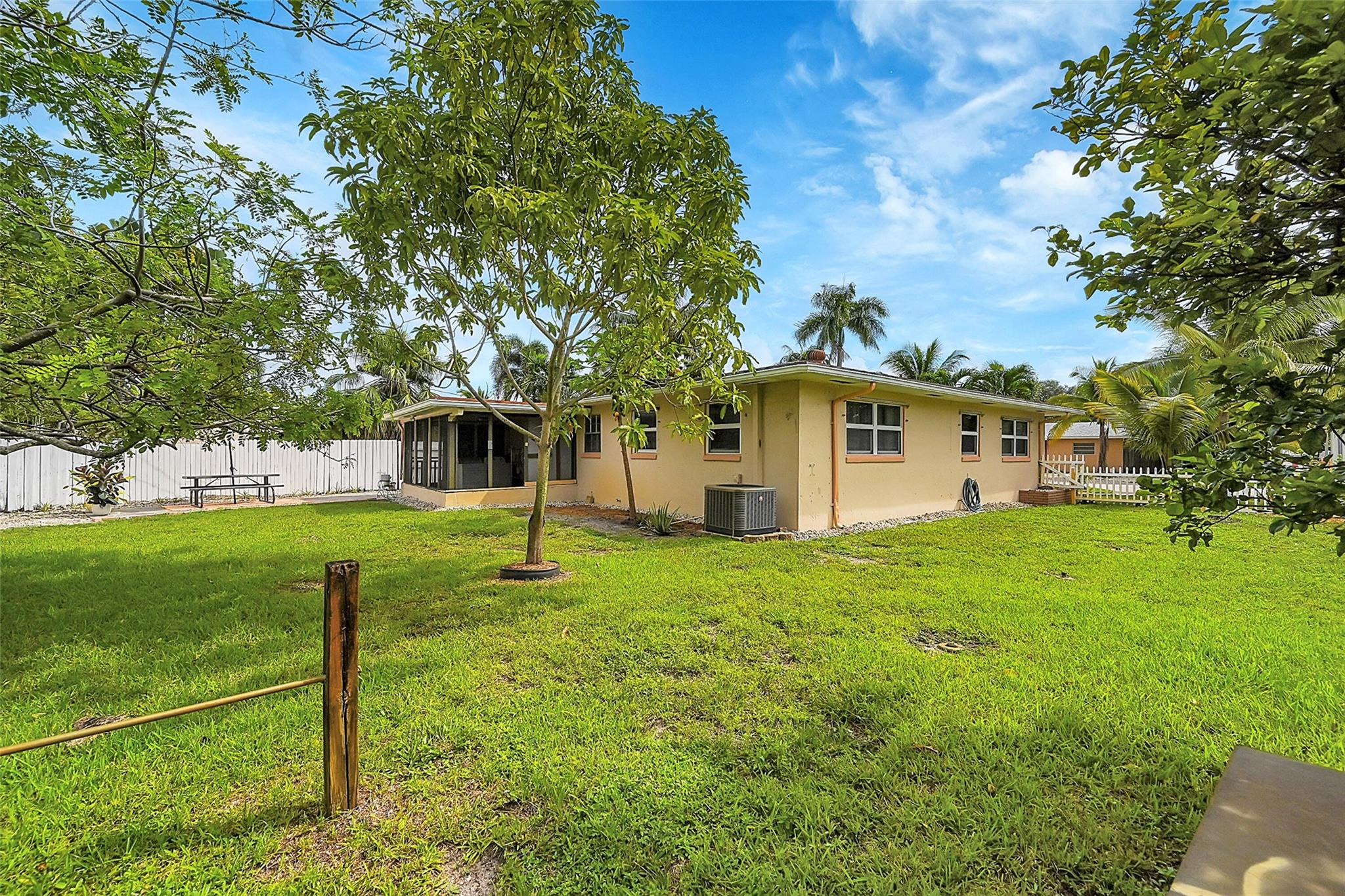 4401 NW 11th Ter