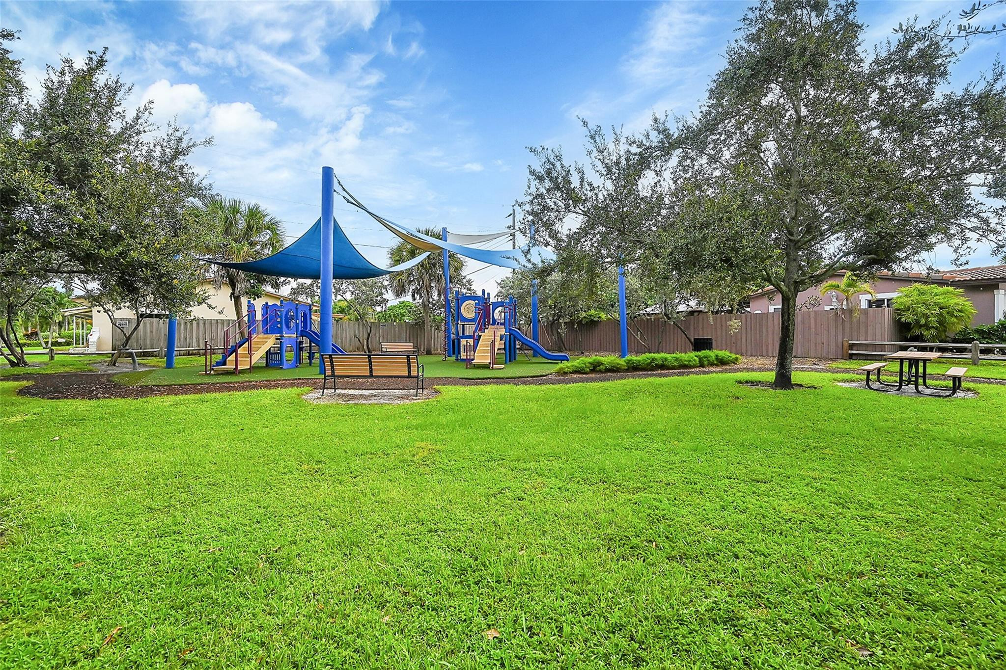 4401 NW 11th Ter