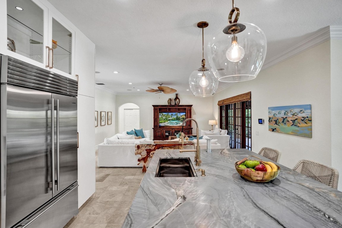 1649 Victoria Pointe Cir