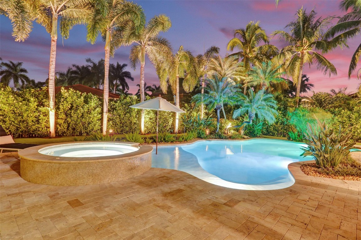 1649 Victoria Pointe Cir