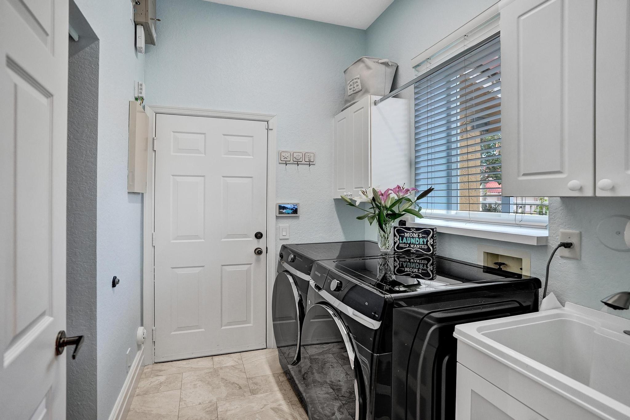 1649 Victoria Pointe Cir