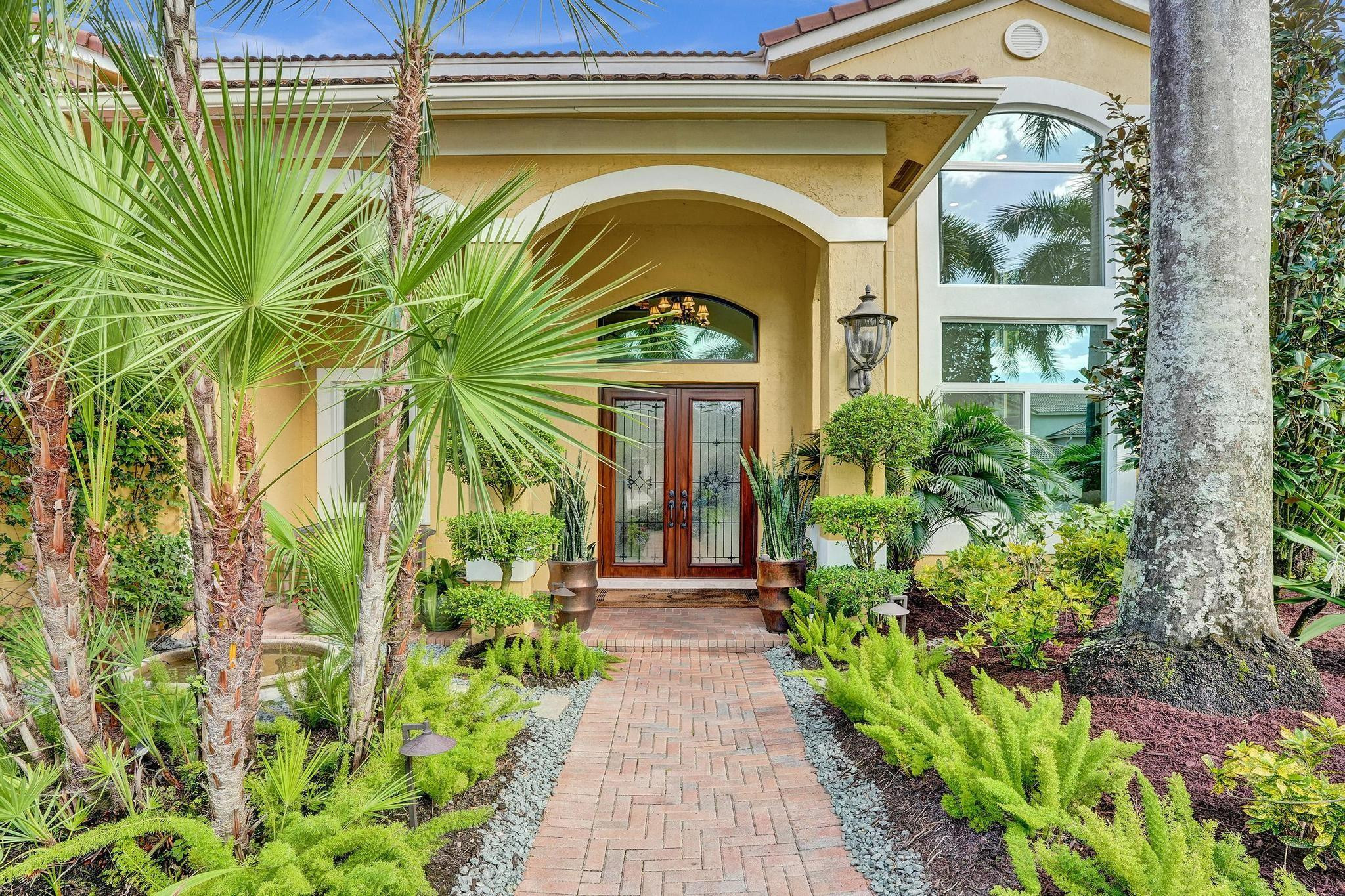 1649 Victoria Pointe Cir