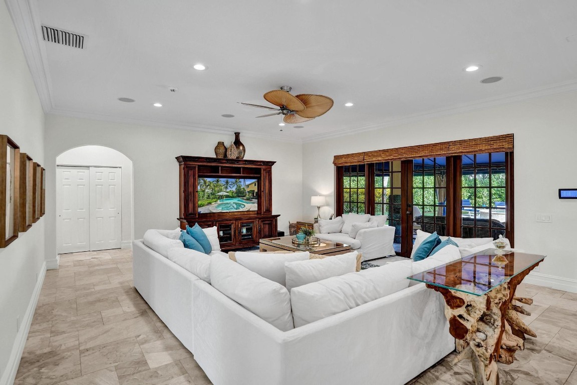 1649 Victoria Pointe Cir