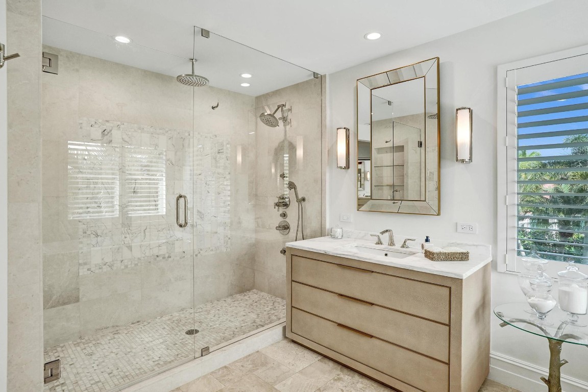 1649 Victoria Pointe Cir