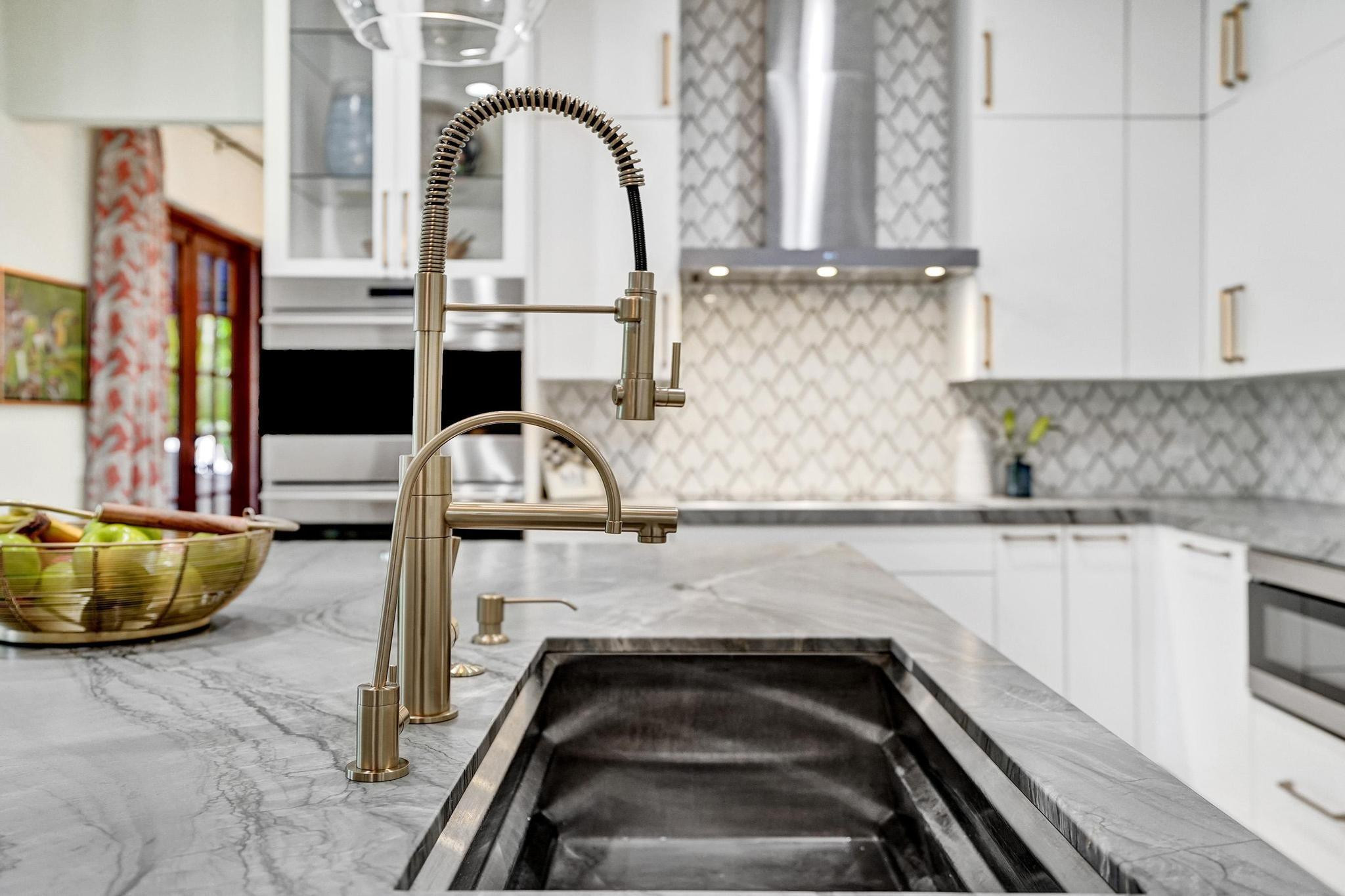 1649 Victoria Pointe Cir