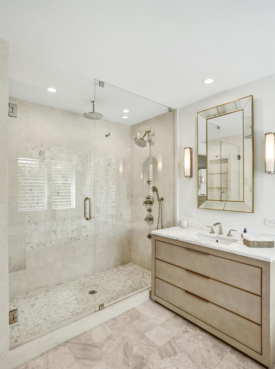 1649 Victoria Pointe Cir